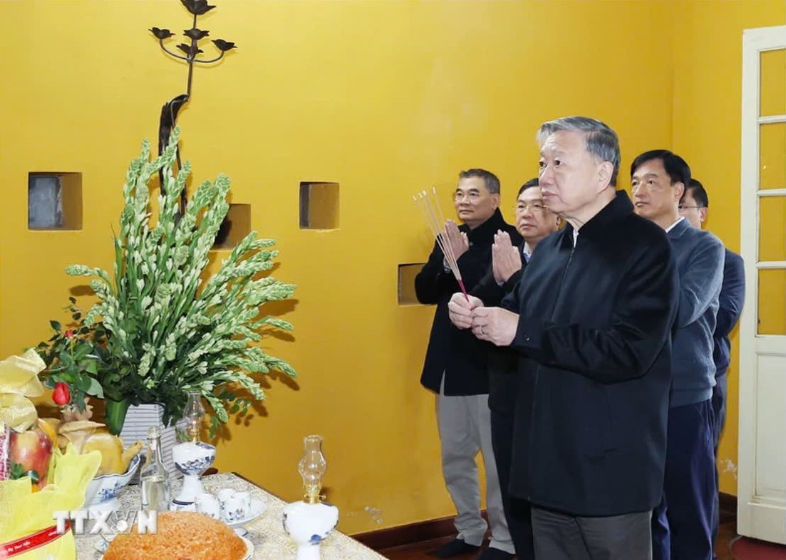 Tổng B&iacute; thư T&ocirc; L&acirc;m d&acirc;ng hương tưởng niệm Chủ tịch Hồ Ch&iacute; Minh tại nh&agrave; 67- Ảnh 3.