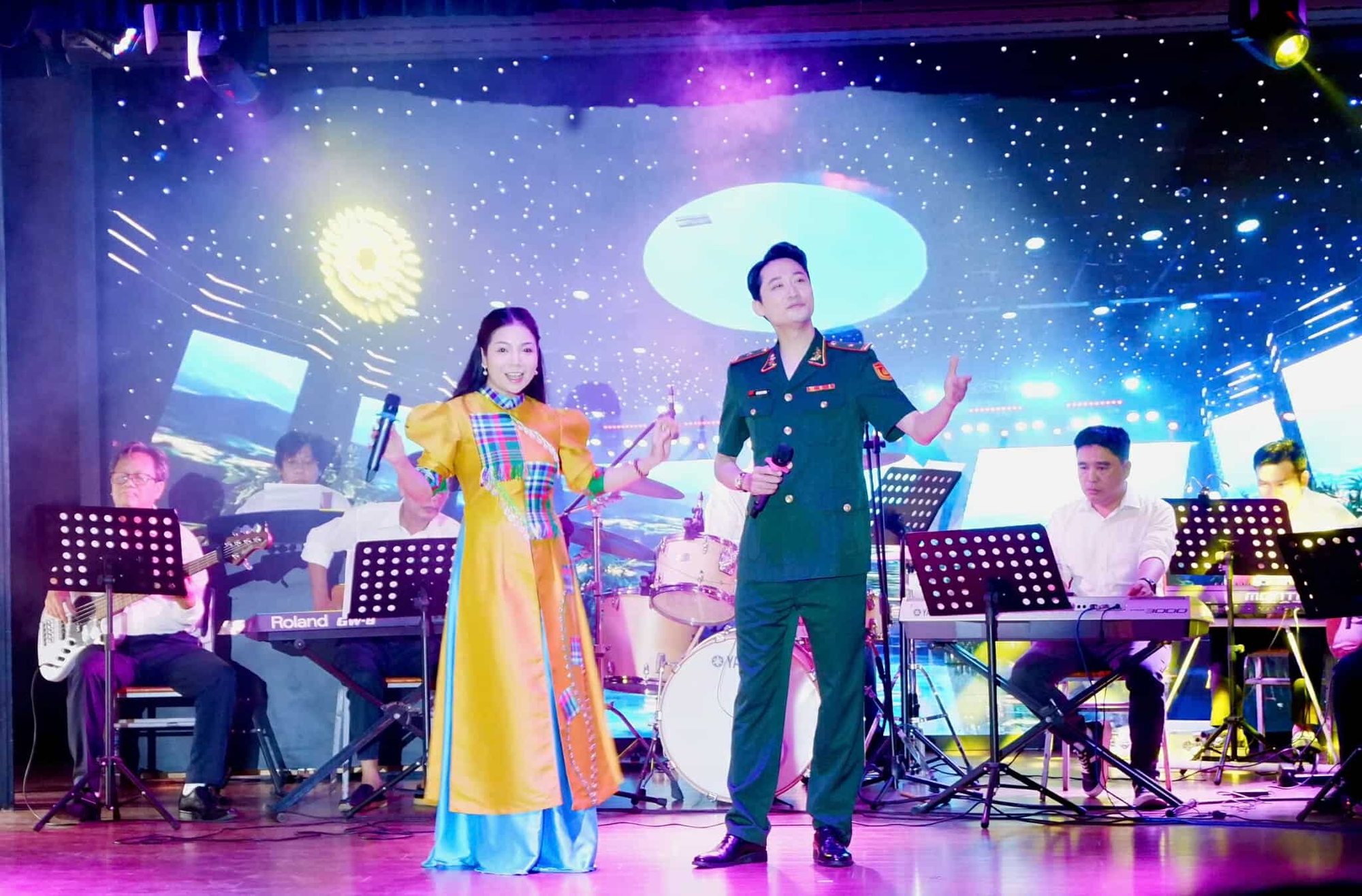 H&agrave;o hứng với "&Aacute;nh sao m&ugrave;a xu&acirc;n"- Ảnh 1.