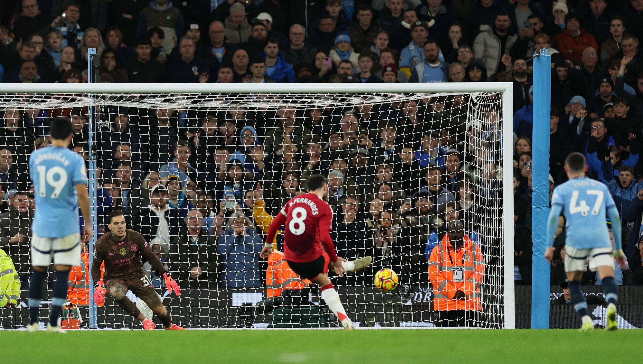 116 gi&acirc;y kinh ho&agrave;ng, Man City thua ngược cực sốc derby Manchester- Ảnh 6.
