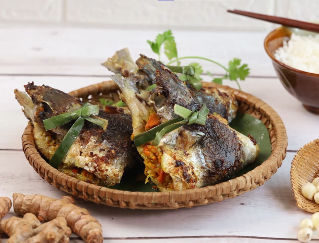 Nhớ m&ugrave;a c&aacute; chuồn năm cũ...- Ảnh 1.