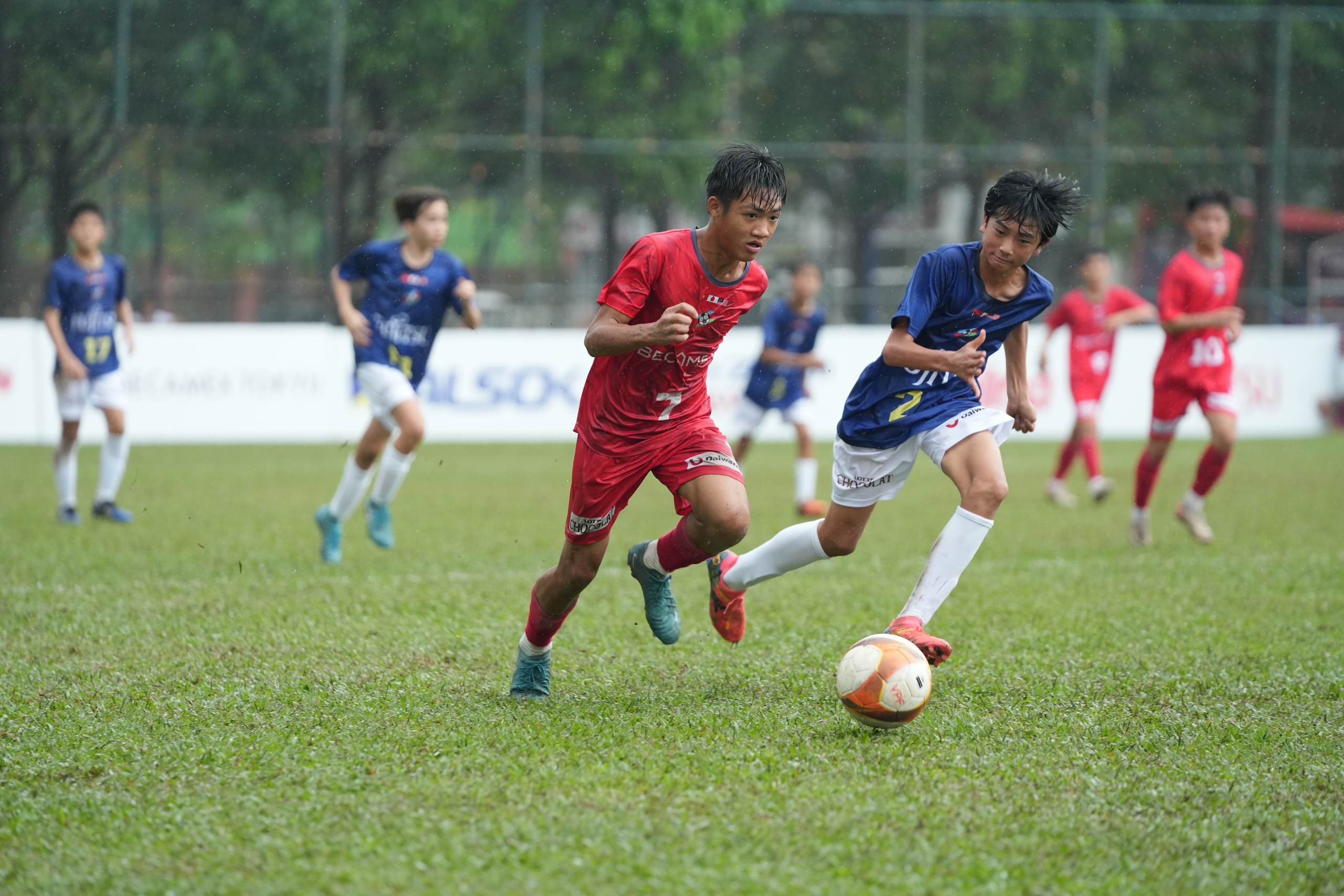 Đ&aacute;nh bại đội b&oacute;ng J-League, B&igrave;nh Dương v&ocirc; địch U13 quốc tế- Ảnh 2.