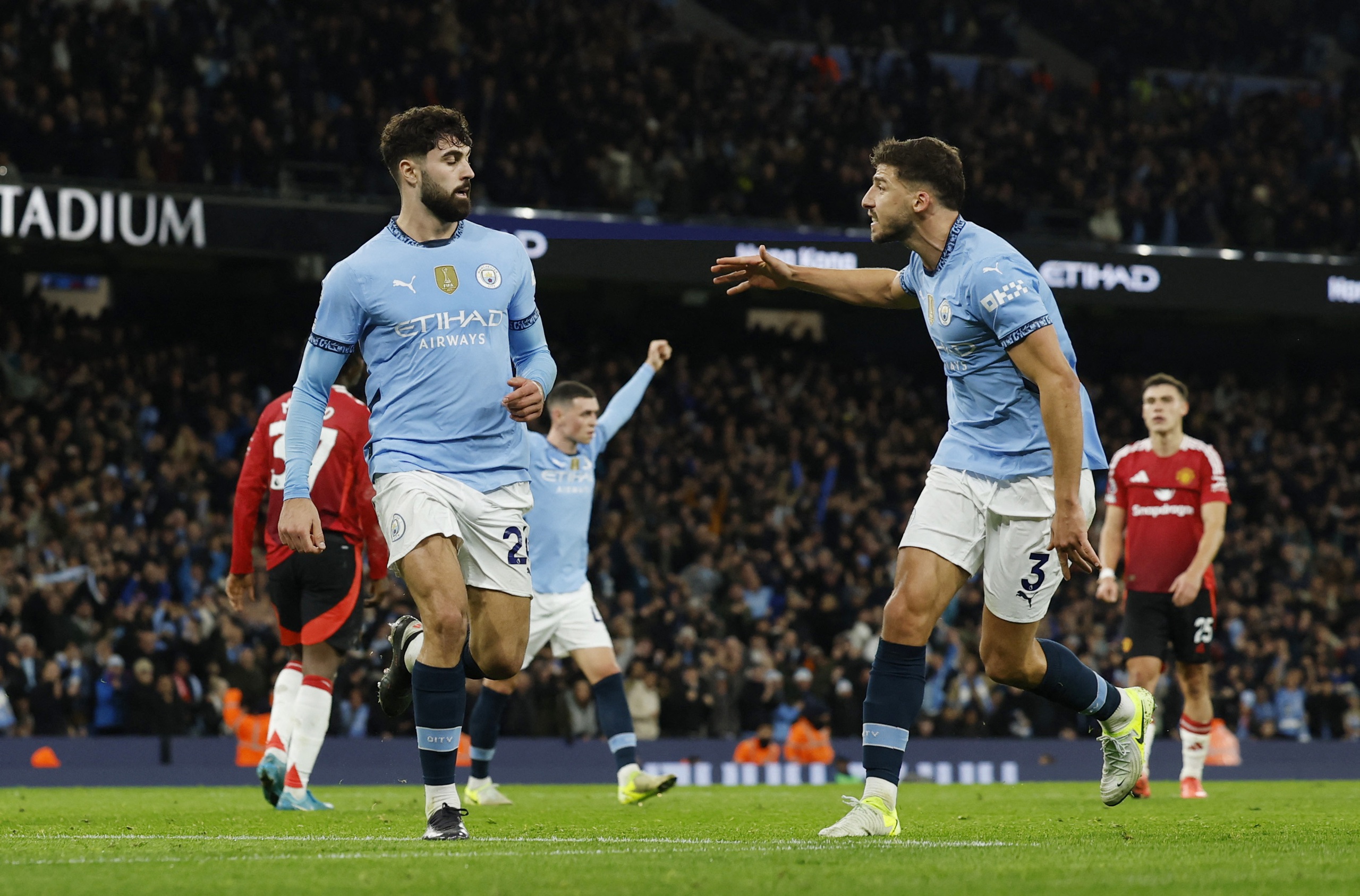 116 gi&acirc;y kinh ho&agrave;ng, Man City thua ngược cực sốc derby Manchester- Ảnh 4.
