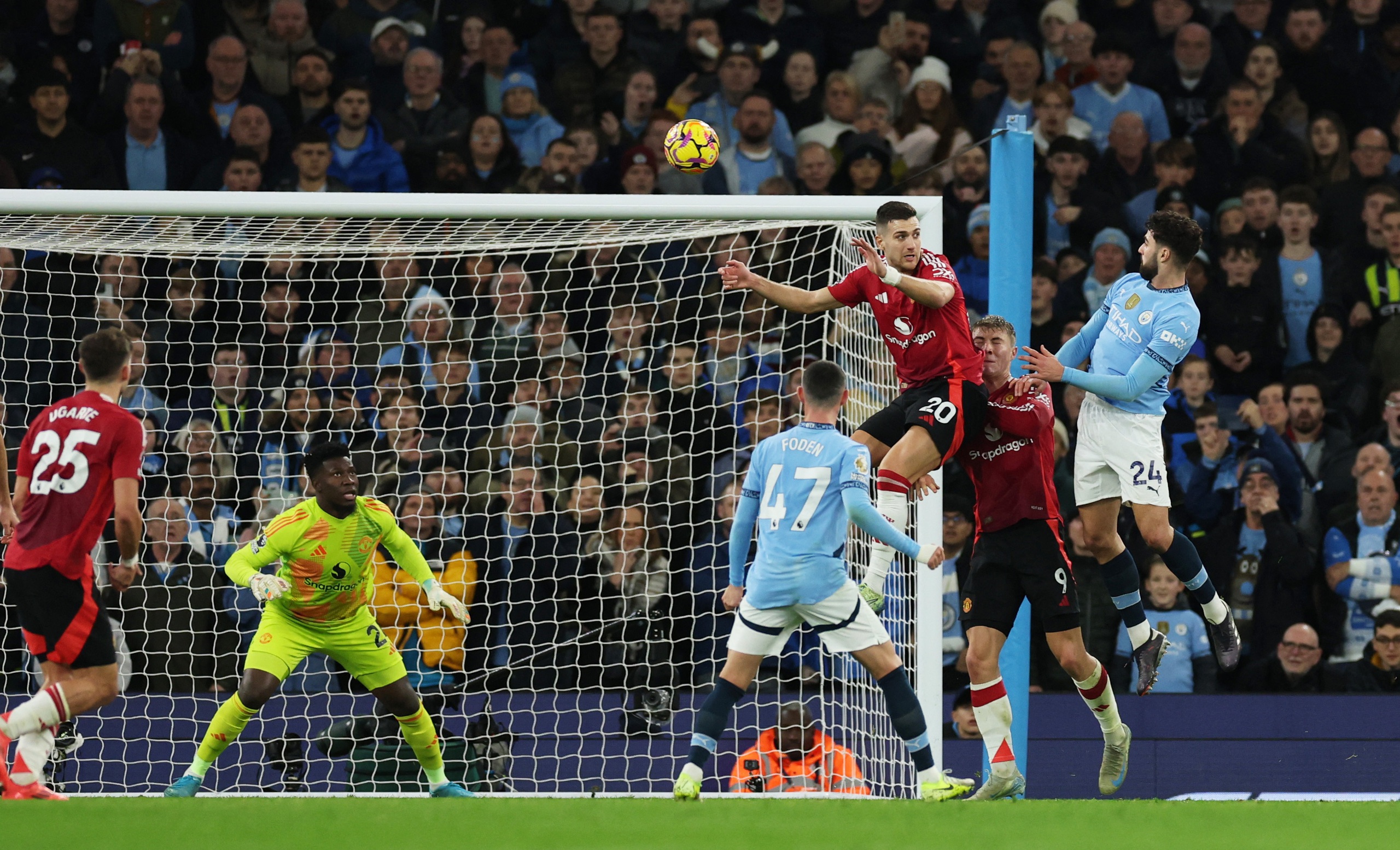 116 gi&acirc;y kinh ho&agrave;ng, Man City thua ngược cực sốc derby Manchester- Ảnh 3.