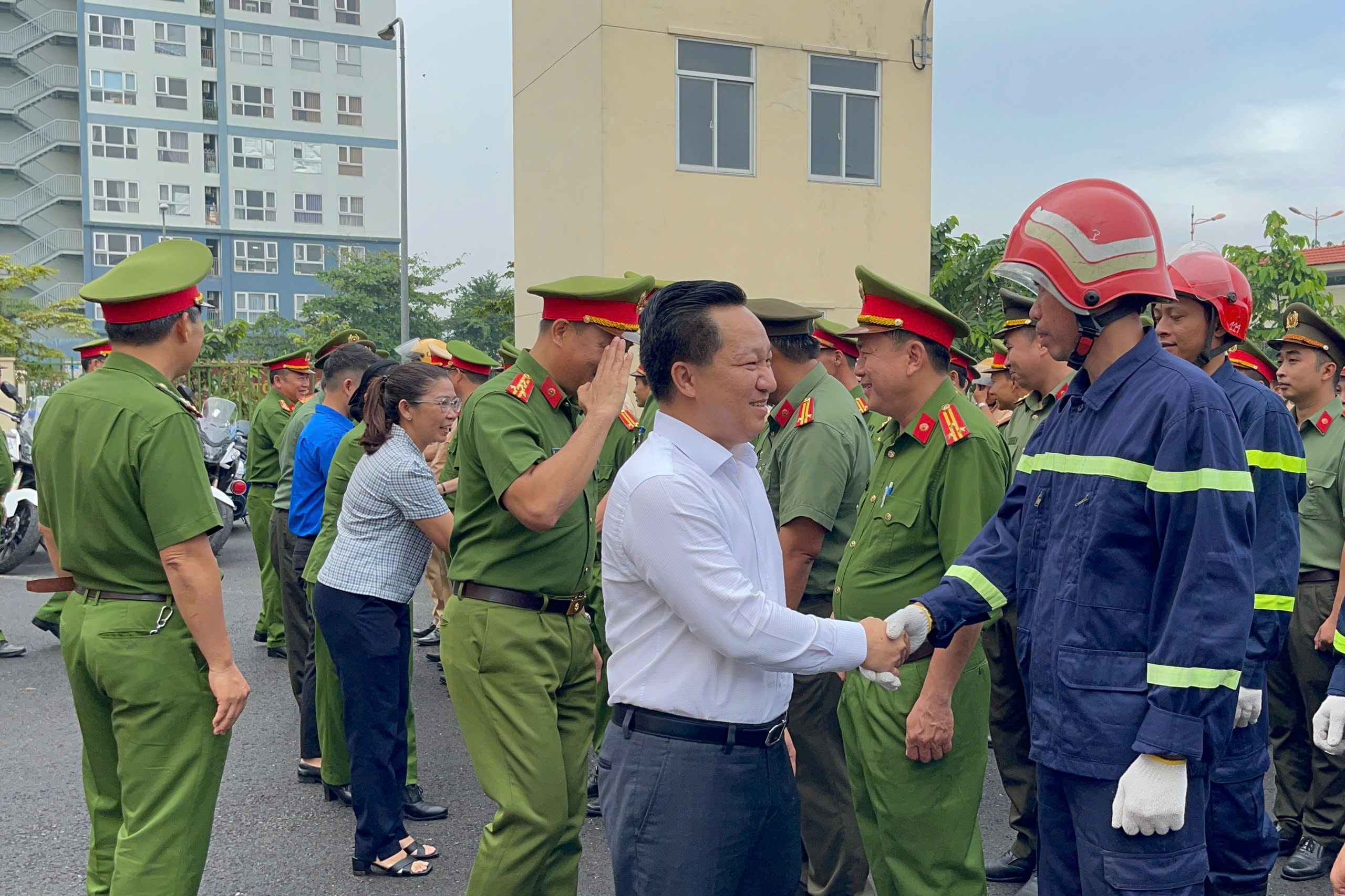 C&ocirc;ng an TP HCM ra qu&acirc;n trấn &aacute;p 5 loại tội phạm Tết Ất Tỵ- Ảnh 14.