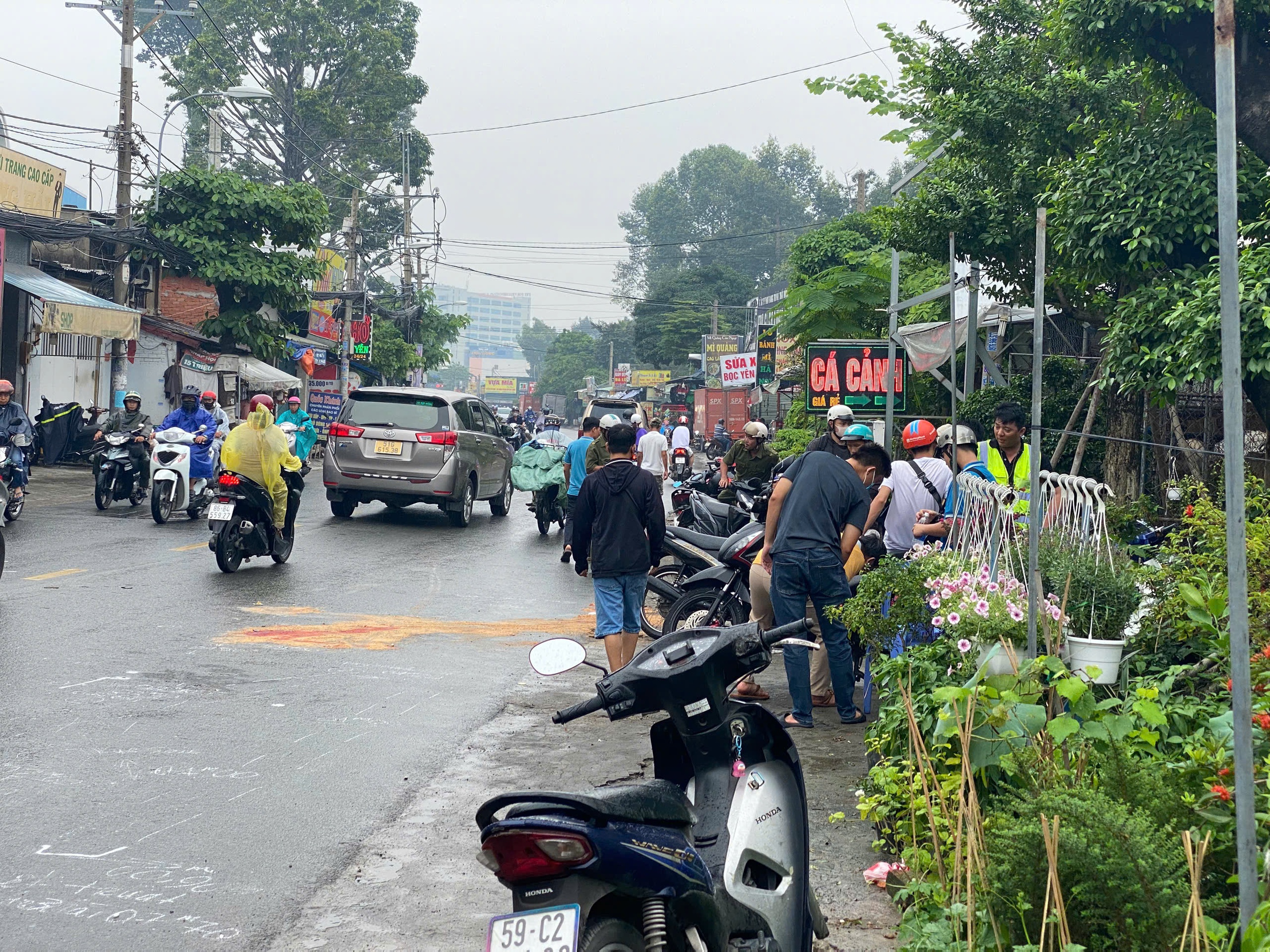 Tai nạn giao th&ocirc;ng chết người ở quận 12, TP HCM- Ảnh 1.