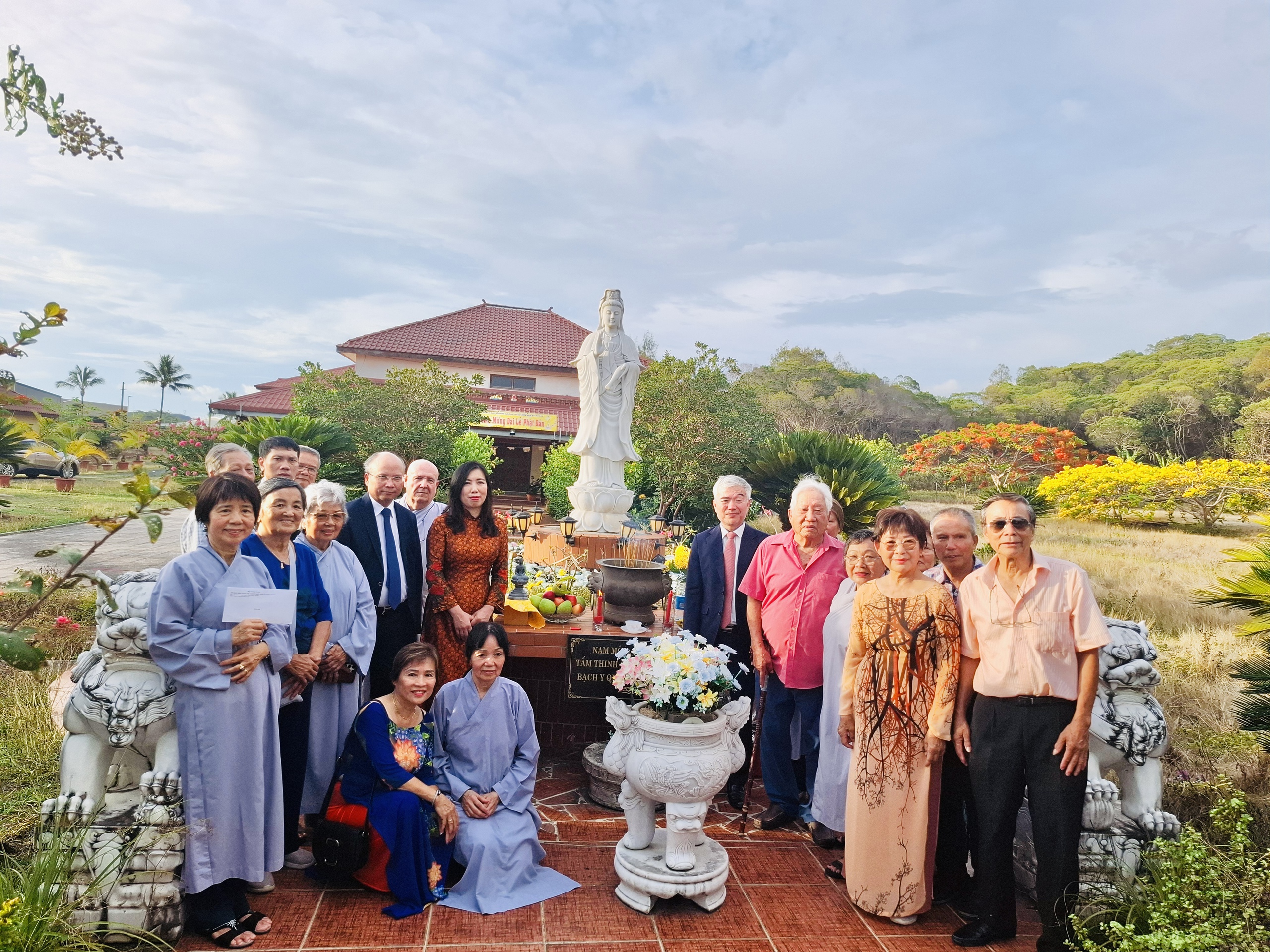 Khai trương Tủ s&aacute;ch tiếng Việt tại New Caledonia- Ảnh 4.