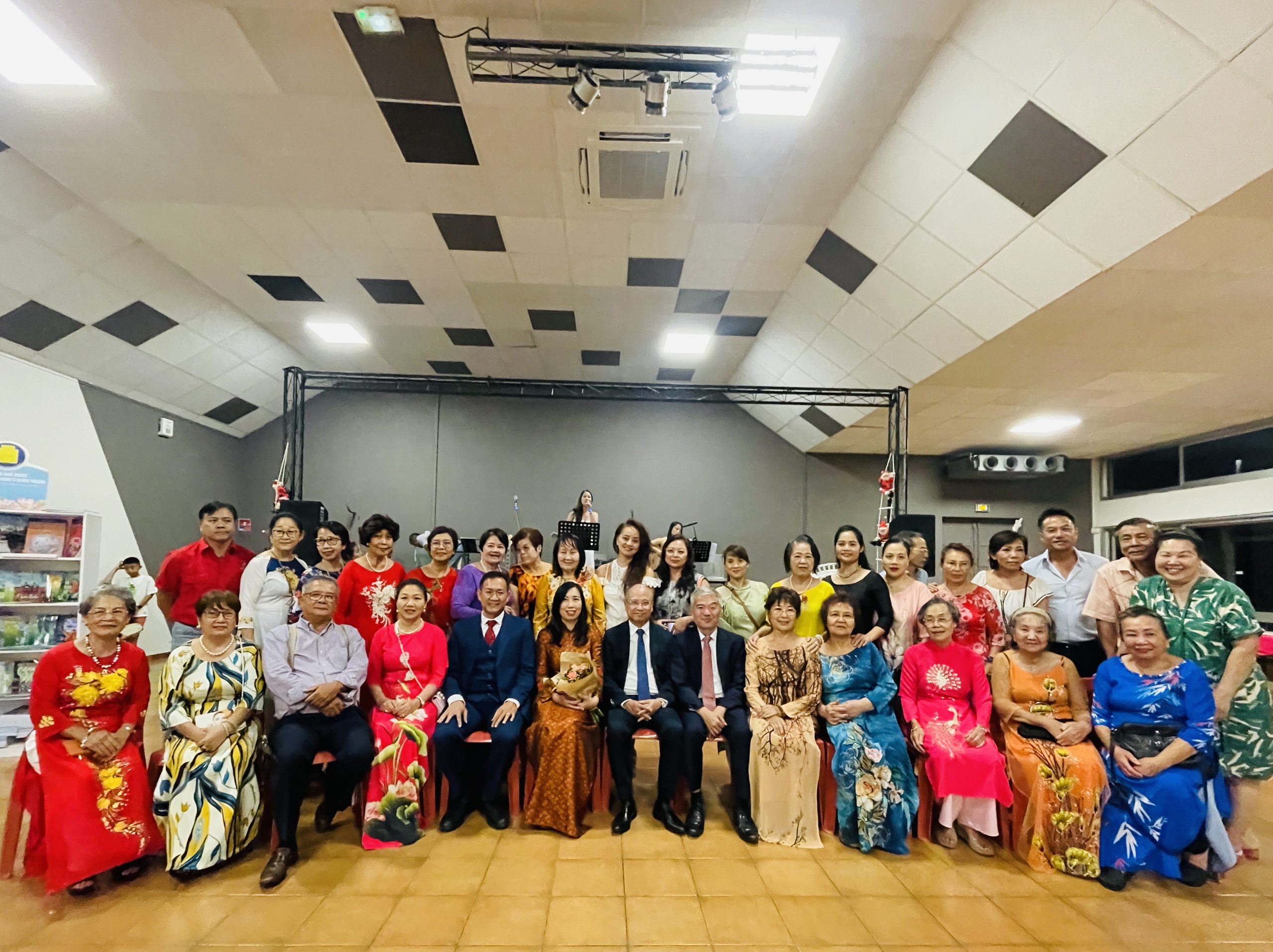 Khai trương Tủ s&aacute;ch tiếng Việt tại New Caledonia- Ảnh 7.