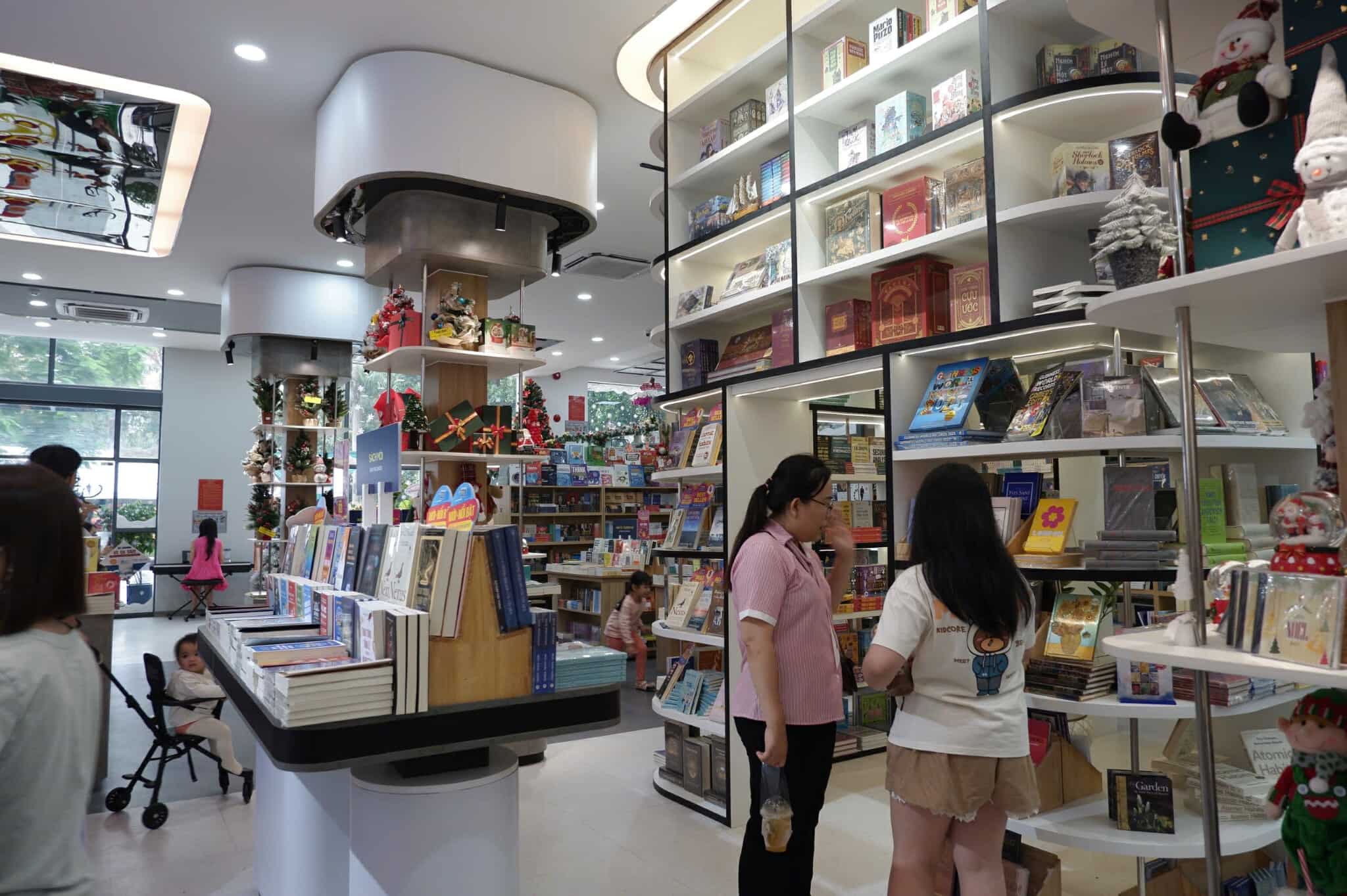 Kh&aacute;nh th&agrave;nh khu vườn s&aacute;ch tại c&ocirc;ng vi&ecirc;n B&igrave;nh Ph&uacute; quận 6- Ảnh 3.