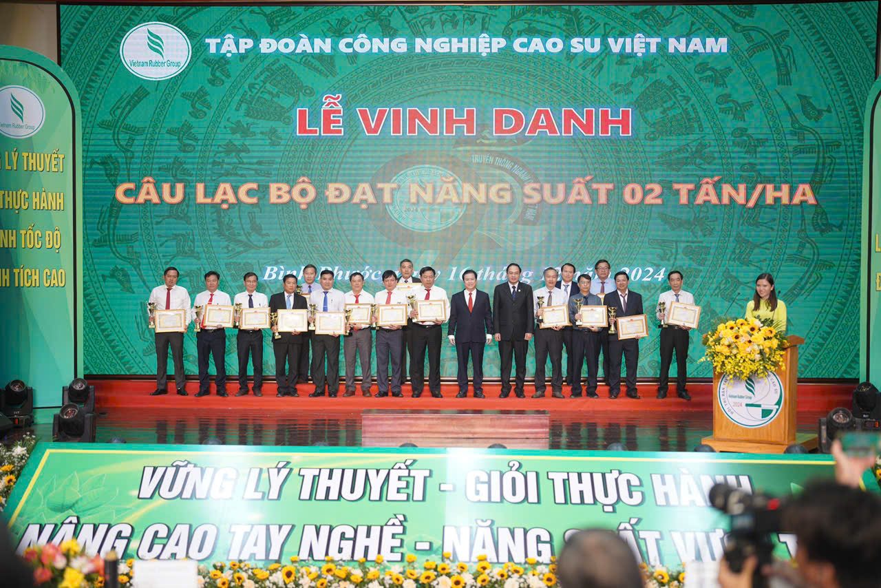 Ng&agrave;nh cao su vinh danh c&acirc;u lạc bộ 2 tấn/ha v&agrave; c&aacute; nh&acirc;n ti&ecirc;u biểu- Ảnh 3.