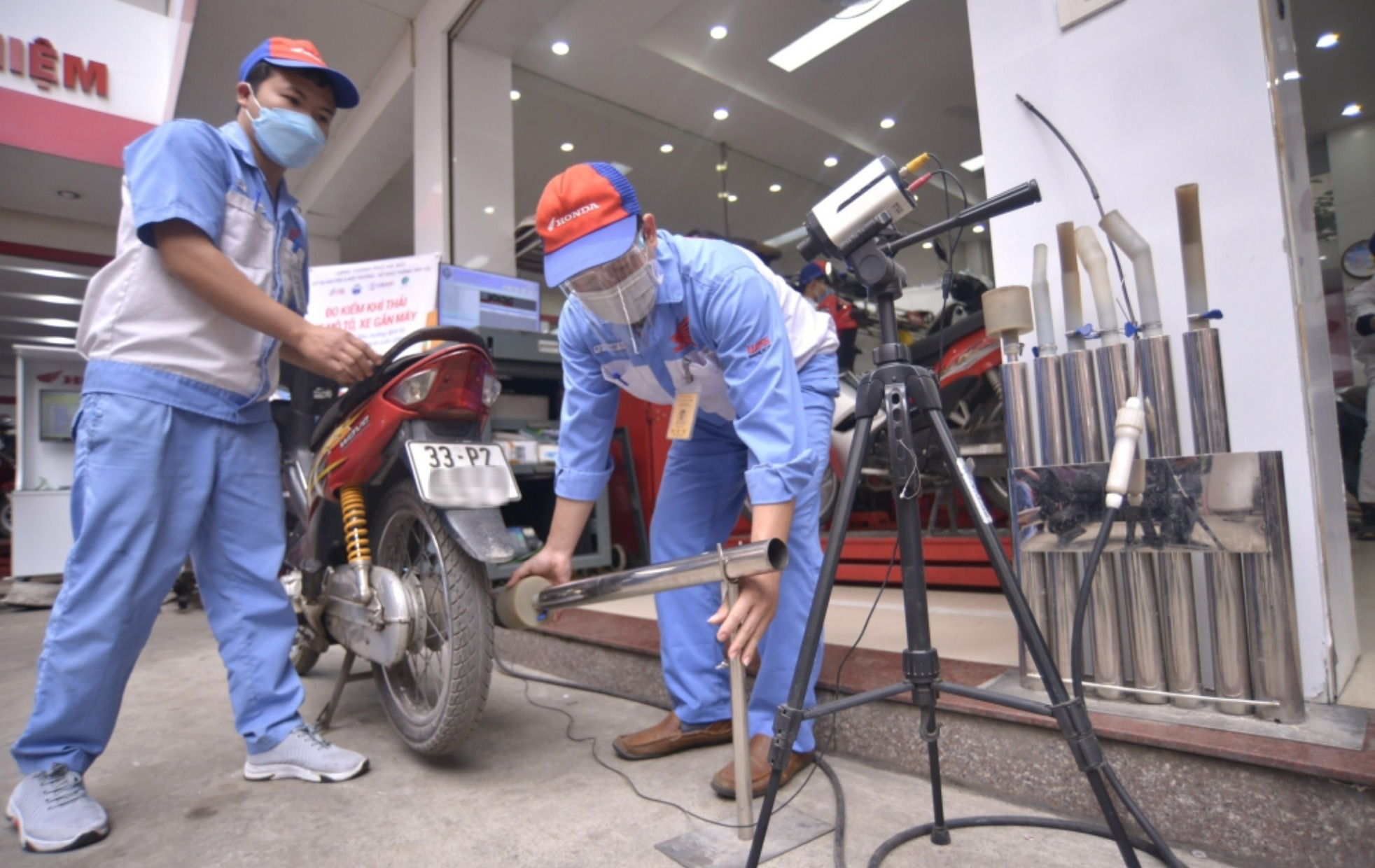 Xe m&ocirc;t&ocirc;, gắn m&aacute;y tr&ecirc;n 5 năm sẽ phải kiểm định kh&iacute; thải định kỳ- Ảnh 1.