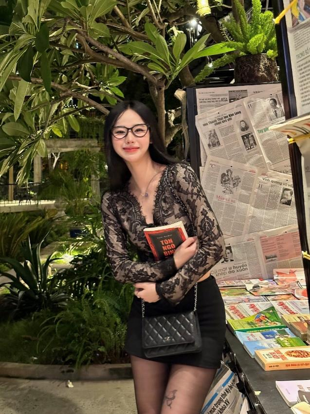 Uy&ecirc;n Ni: Nhan sắc cuốn h&uacute;t từ h&igrave;nh ảnh đời thường- Ảnh 1.