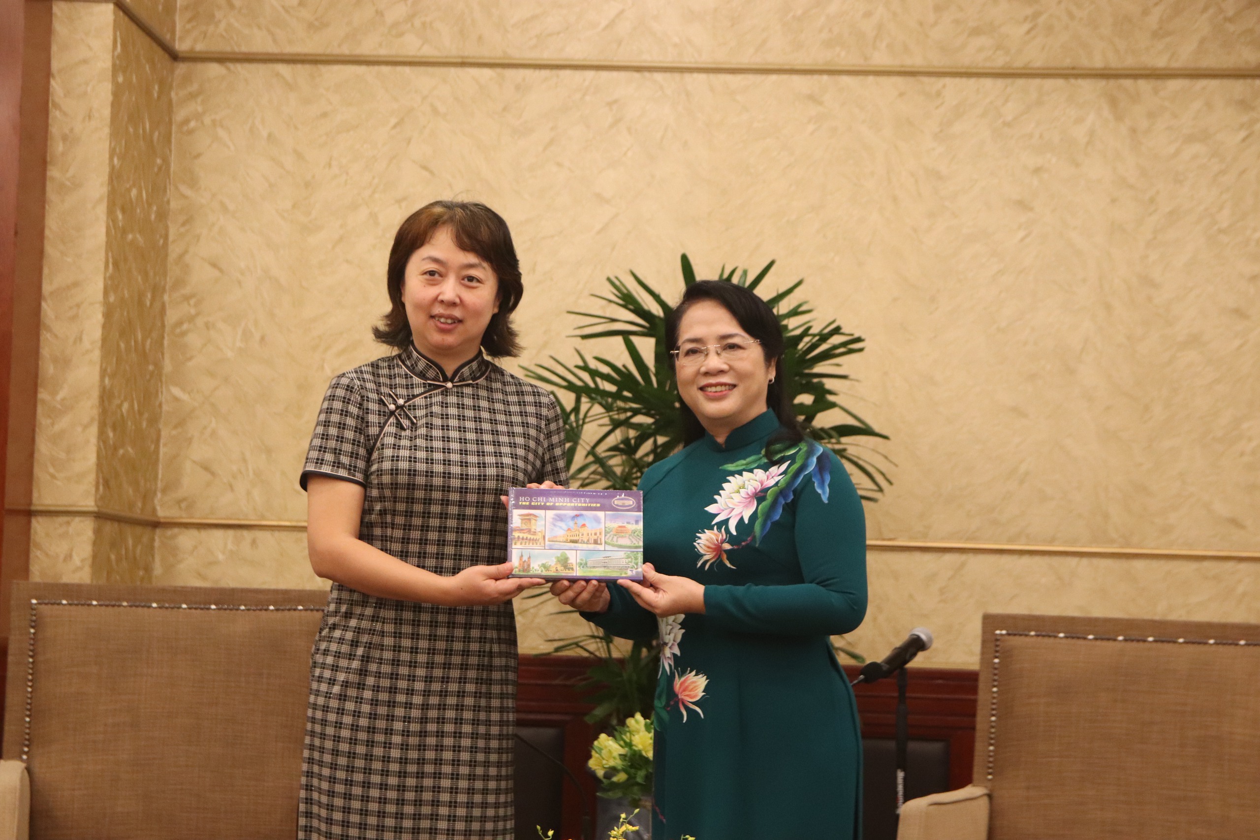 L&atilde;nh đạo Ủy ban Kiểm tra Th&agrave;nh ủy TP HCM tiếp đo&agrave;n Ban Đối ngoại Trung ương Đảng Cộng sản Trung Quốc- Ảnh 2.