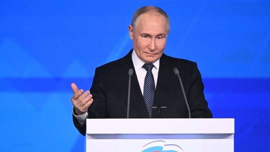 Anh k&ecirc;u gọi &ldquo;g&acirc;y đau đớn tối đa&rdquo; cho Nga, Tổng thống Putin n&oacute;i &ldquo;v&ocirc; &iacute;ch&rdquo;- Ảnh 3.