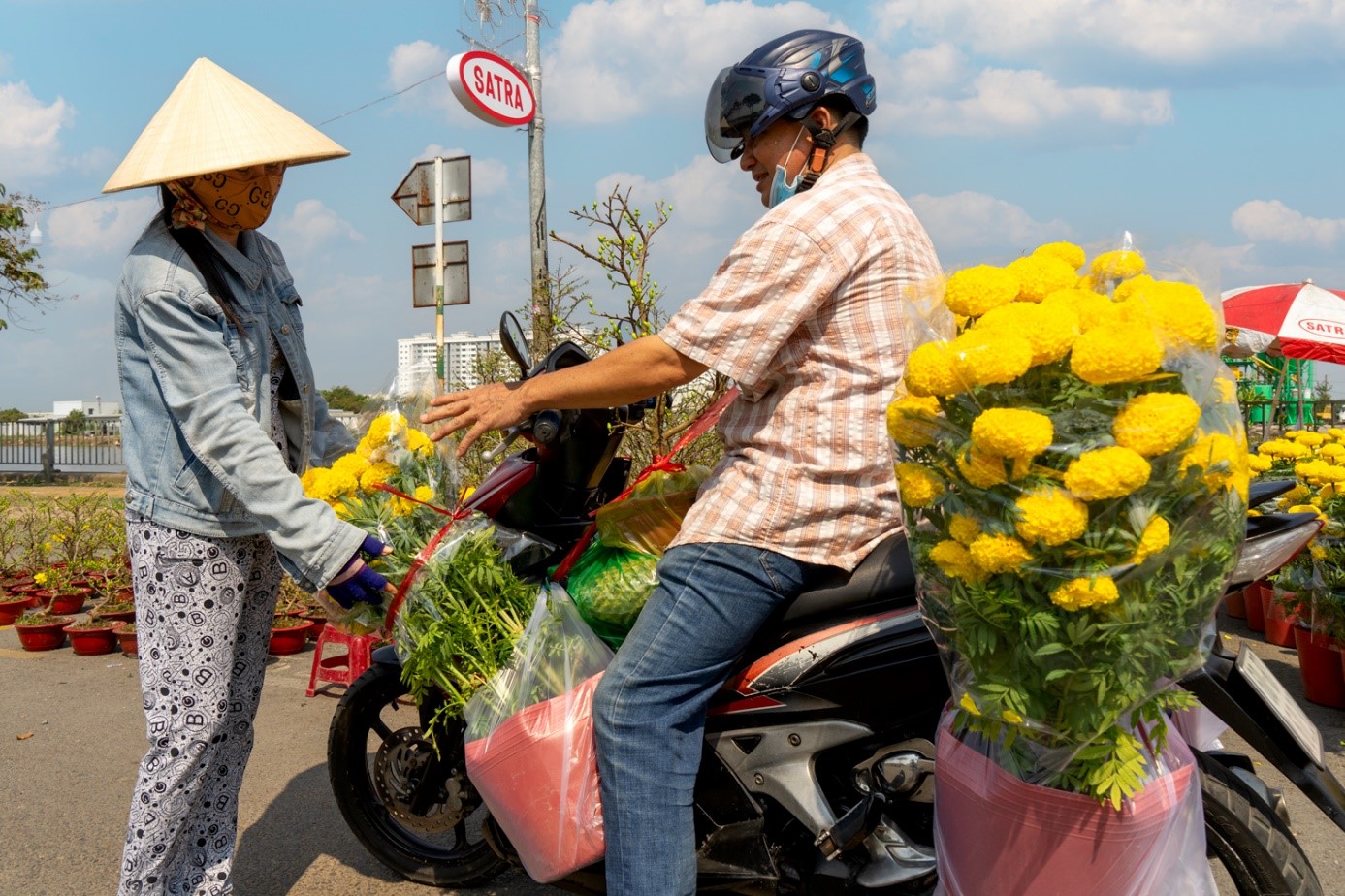 Chợ Hoa Xu&acirc;n B&igrave;nh Điền 2025: SATRA miễn ph&iacute; thu&ecirc; 282 gian h&agrave;ng- Ảnh 1.