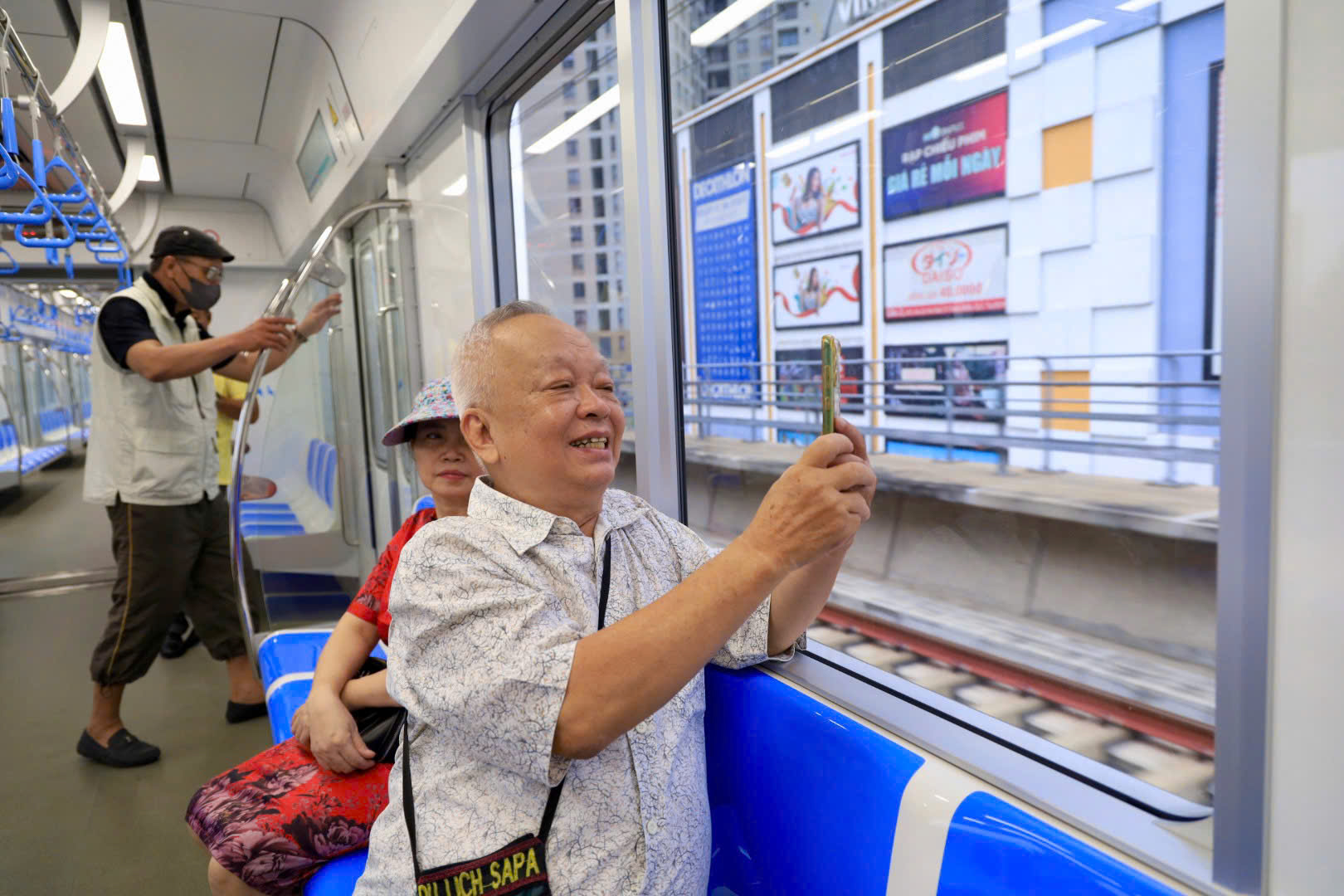 Metro số 1 mở màn hành trình: Không khí náo nức khắp thành phố- Ảnh 10.