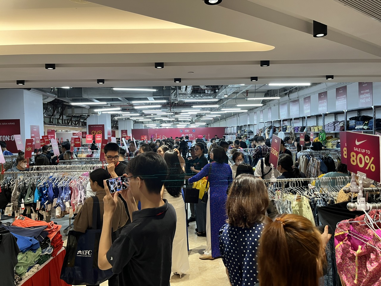 Hơn 500 thương hiệu cao cấp giảm giá đến 80% trong 14 ngày tại TP HCM- Ảnh 3.