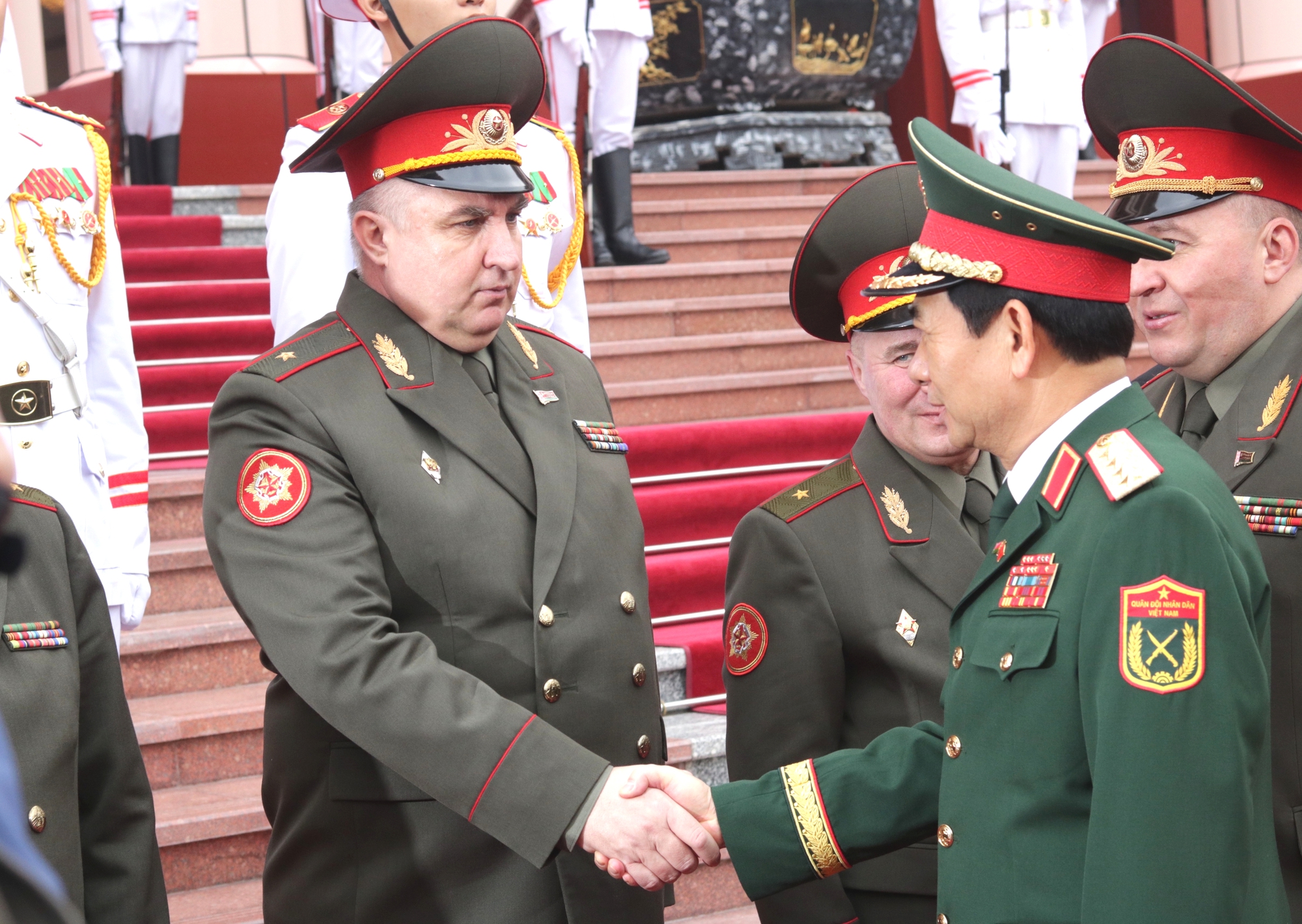 Bộ trưởng Quốc ph&ograve;ng Belarus thăm ch&iacute;nh thức Việt Nam- Ảnh 4.