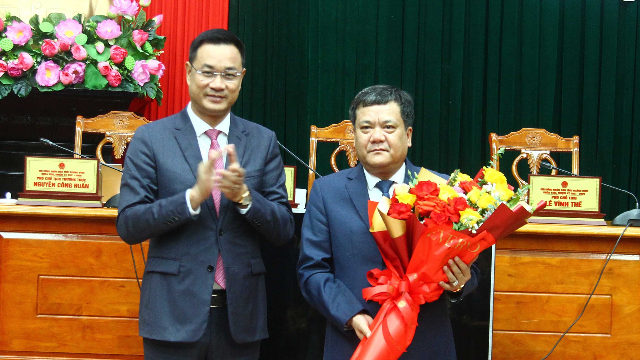 Thủ tướng Ch&iacute;nh phủ ph&ecirc; chuẩn kết quả bầu Chủ tịch UBND tỉnh Quảng B&igrave;nh- Ảnh 1.