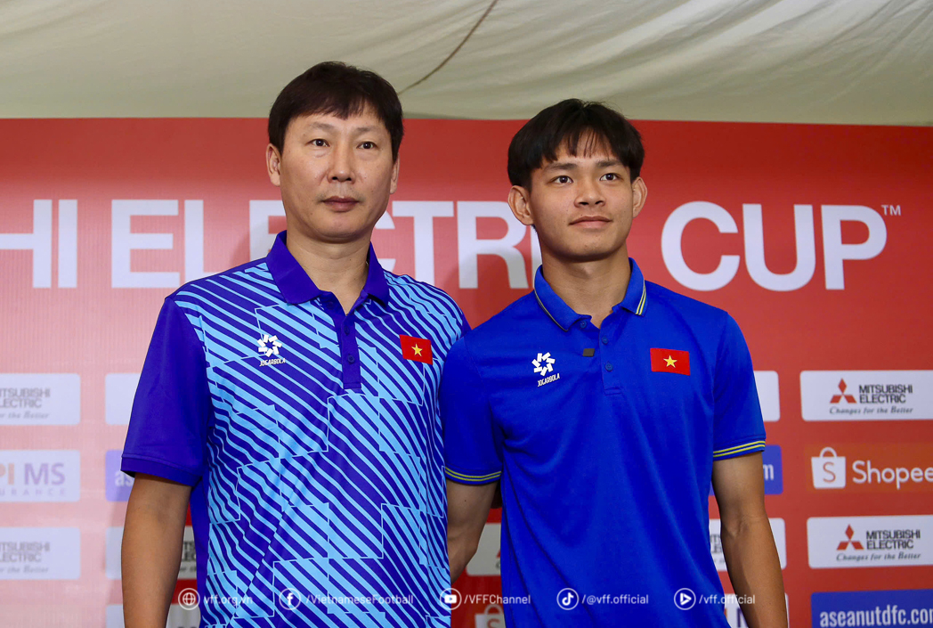 Tuyển Việt Nam quyết gi&agrave;nh v&eacute; sớm v&agrave;o b&aacute;n kết ASEAN Cup- Ảnh 2.