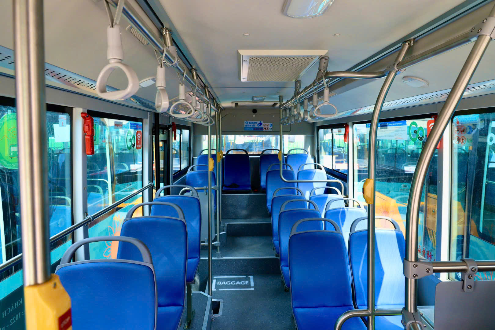 H&igrave;nh ảnh xe bu&yacute;t điện "đổ bộ", sẵn s&agrave;ng phục vụ 17 tuyến kết nối metro số 1- Ảnh 19.