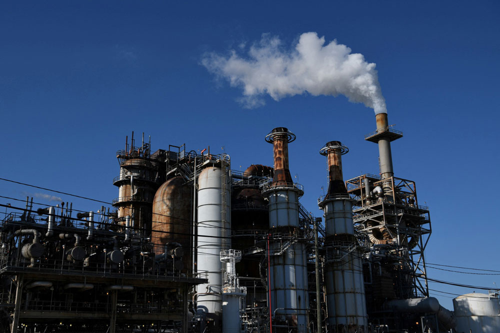 Nh&agrave; m&aacute;y lọc dầu của C&ocirc;ng ty LyondellBasell tại TP Houston, bang Texas - Mỹ. Ảnh: REUTERS