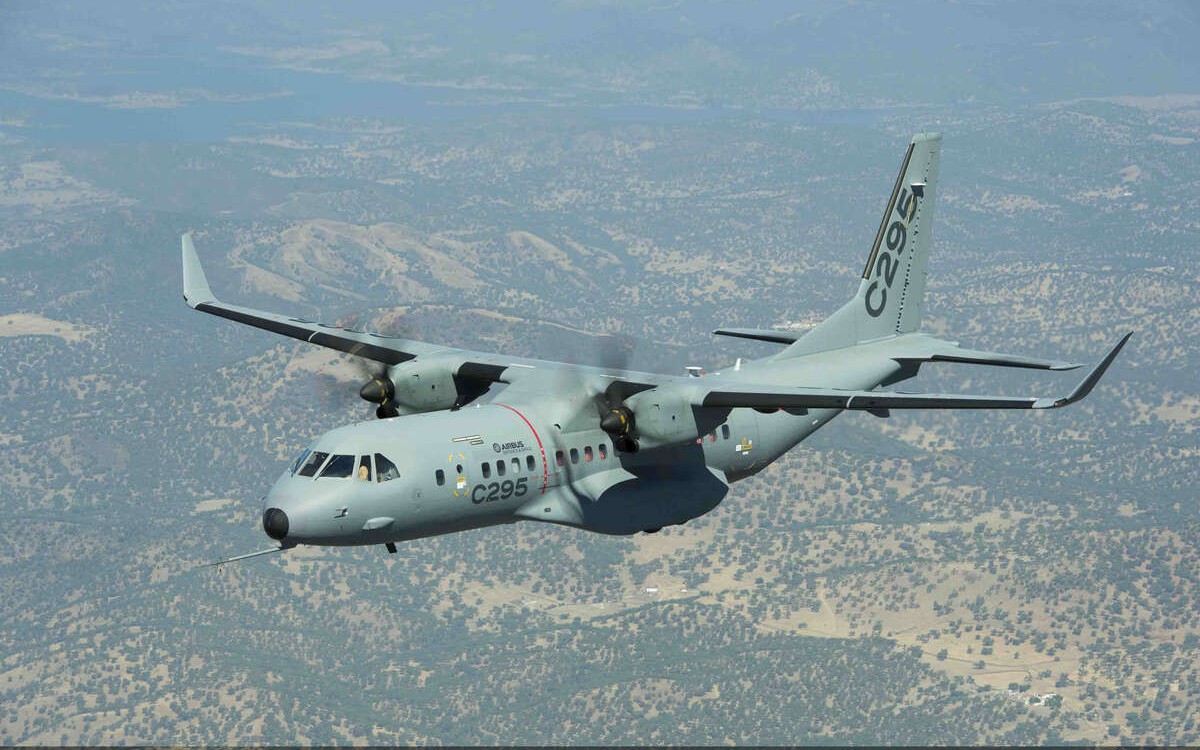 Tổng công ty Trực thăng Việt Nam đặt mua 3 máy bay Airbus H225 - Ảnh 2.