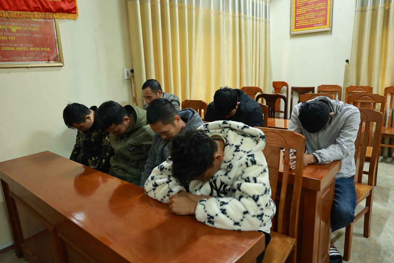 Bắt tạm giam Hiếu &ldquo;X&igrave;-po&rdquo; v&agrave; 9 đồng phạm- Ảnh 3.