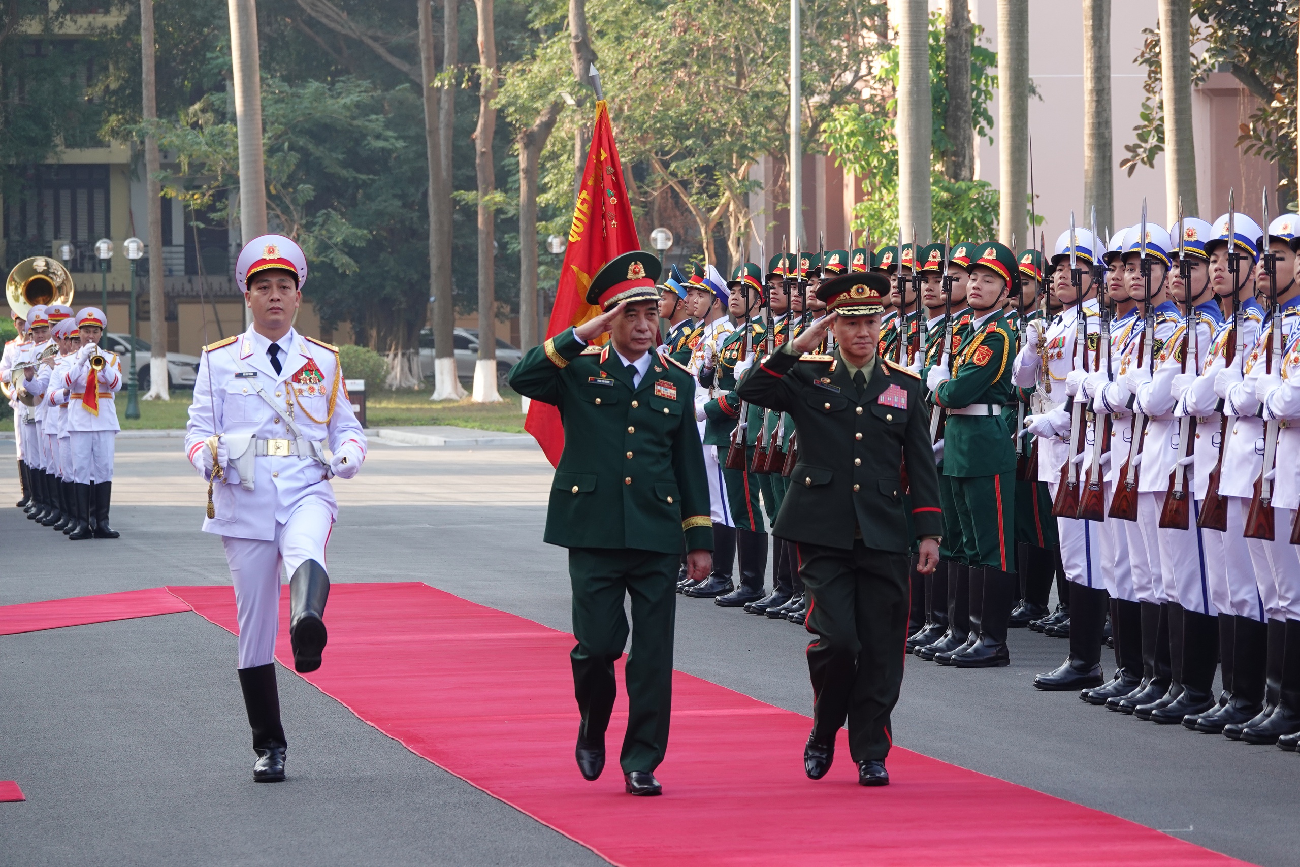 Đại tướng Phan Văn Giang đón Bộ trưởng Quốc phòng Lào thăm chính thức Việt Nam- Ảnh 3.