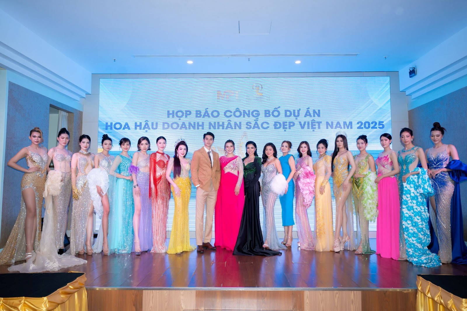 Vương miện nạm kim cương trị giá 2 tỉ cho Hoa hậu Doanh nhân Sắc đẹp Việt Nam 2025
- Ảnh 1.