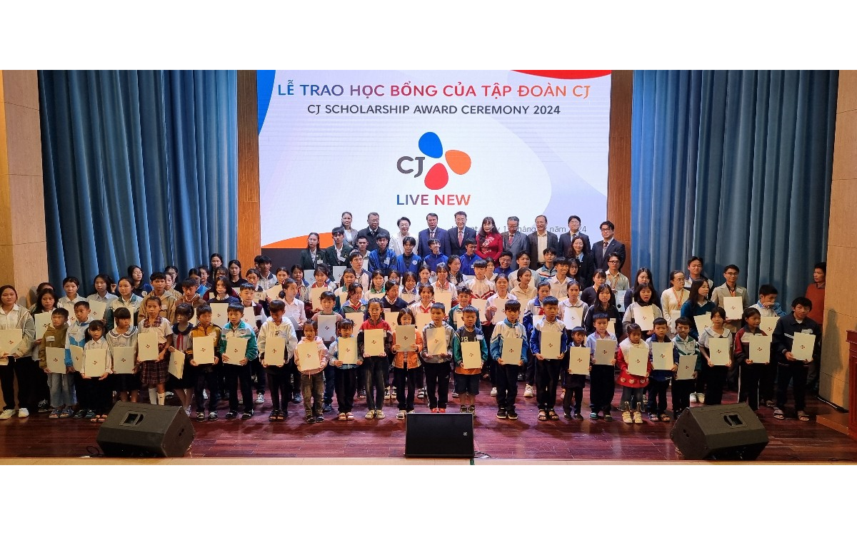 CJ tặng 100 suất học bổng cho học sinh, sinh viên Lâm Đồng