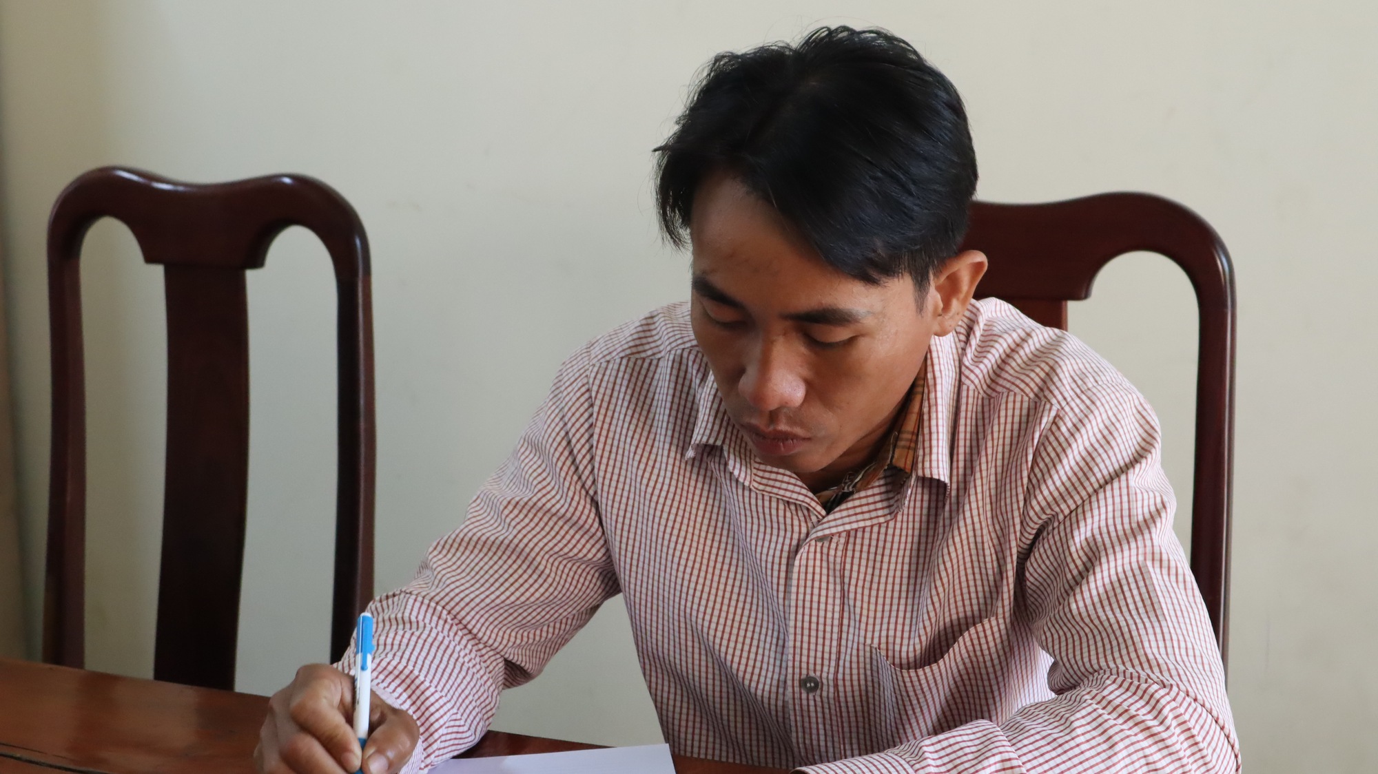 Vụ t&agrave;i xế xe tải bị đ&aacute;nh d&atilde; man khi dừng đ&egrave;n đỏ ở B&igrave;nh Phước: Đối tượng g&acirc;y bức x&uacute;c phải trả gi&aacute; đắt- Ảnh 2.