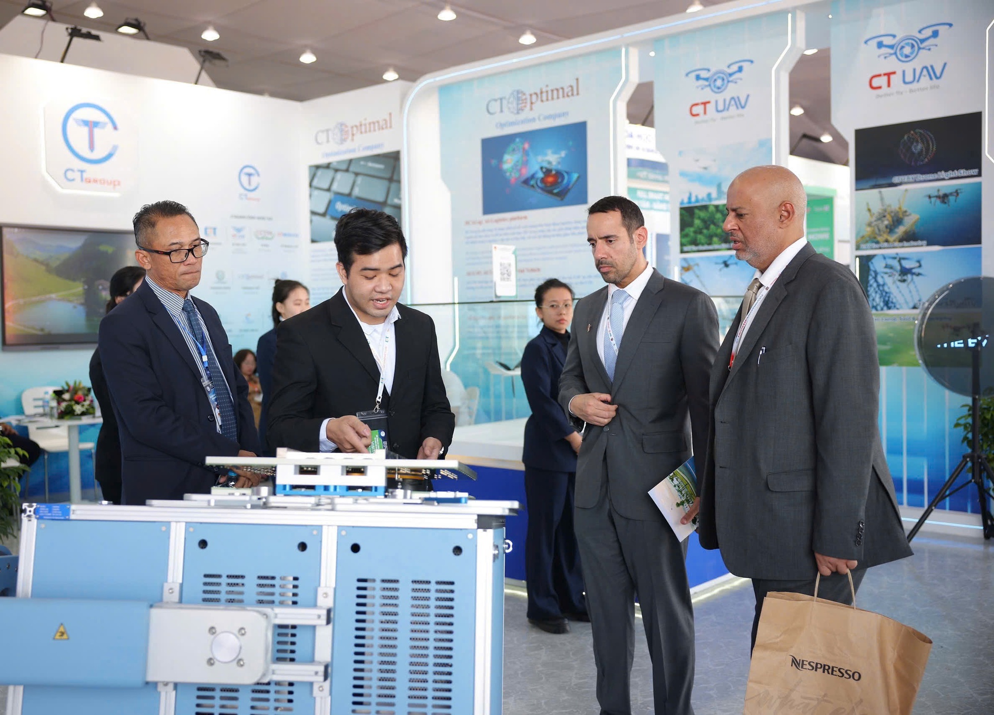 CT Group v&agrave; những dấu ấn c&ocirc;ng nghệ tại Triển l&atilde;m Quốc ph&ograve;ng Quốc tế Việt Nam 2024- Ảnh 2.