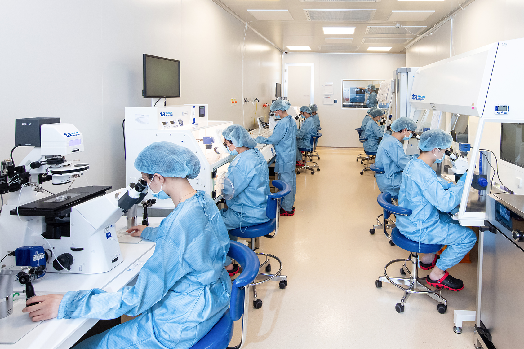 Hệ thống phòng labo nuôi cấy phôi tiêu chuẩn ISO 5 siêu sạch tại IVF Tâm Anh giúp tối ưu tỉ lệ nuôi cấy phôi thai thành công. Ảnh: Tuệ Diễm