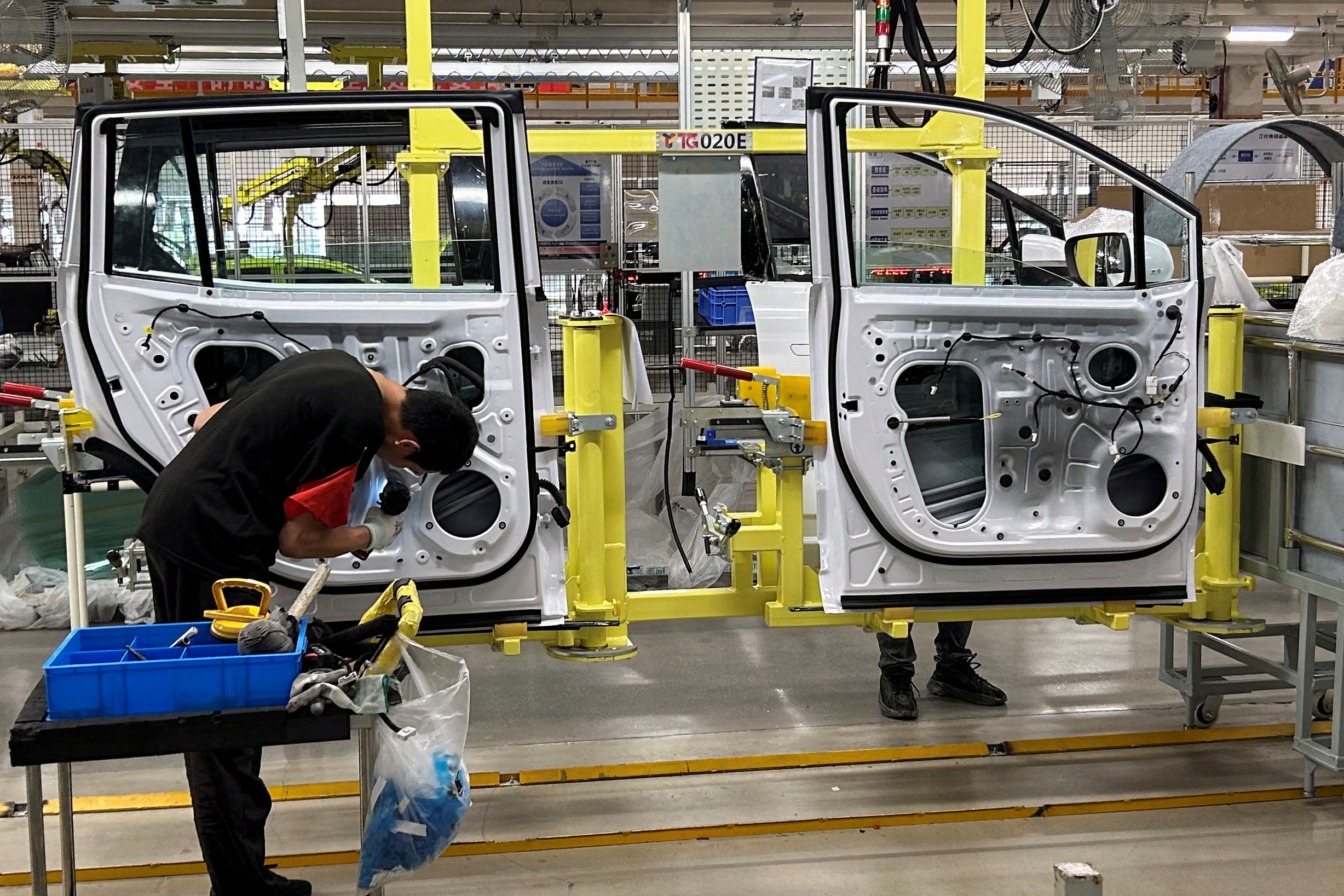 Một nh&agrave; m&aacute;y sản xuất xe điện ở TP Nam Xương, tỉnh Giang T&acirc;y - Trung Quốc  Ảnh: REUTERS