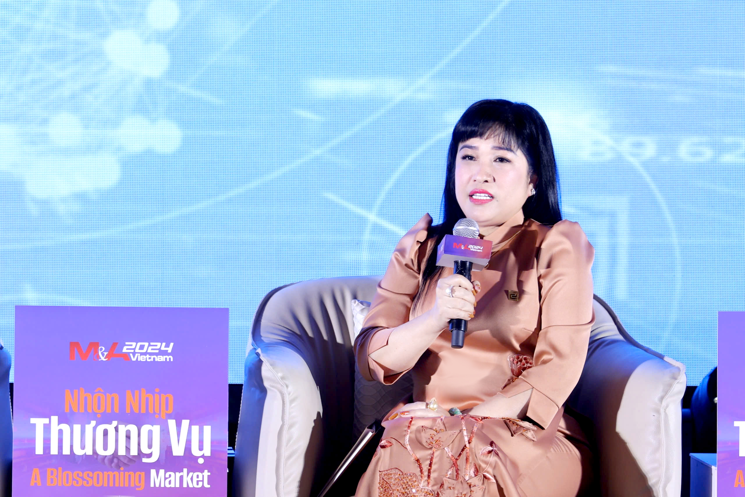 CEO Lưu Thị Thanh Mẫu chia sẻ tại phi&ecirc;n thảo luận Diễn đ&agrave;n M&A Việt Nam năm 2024