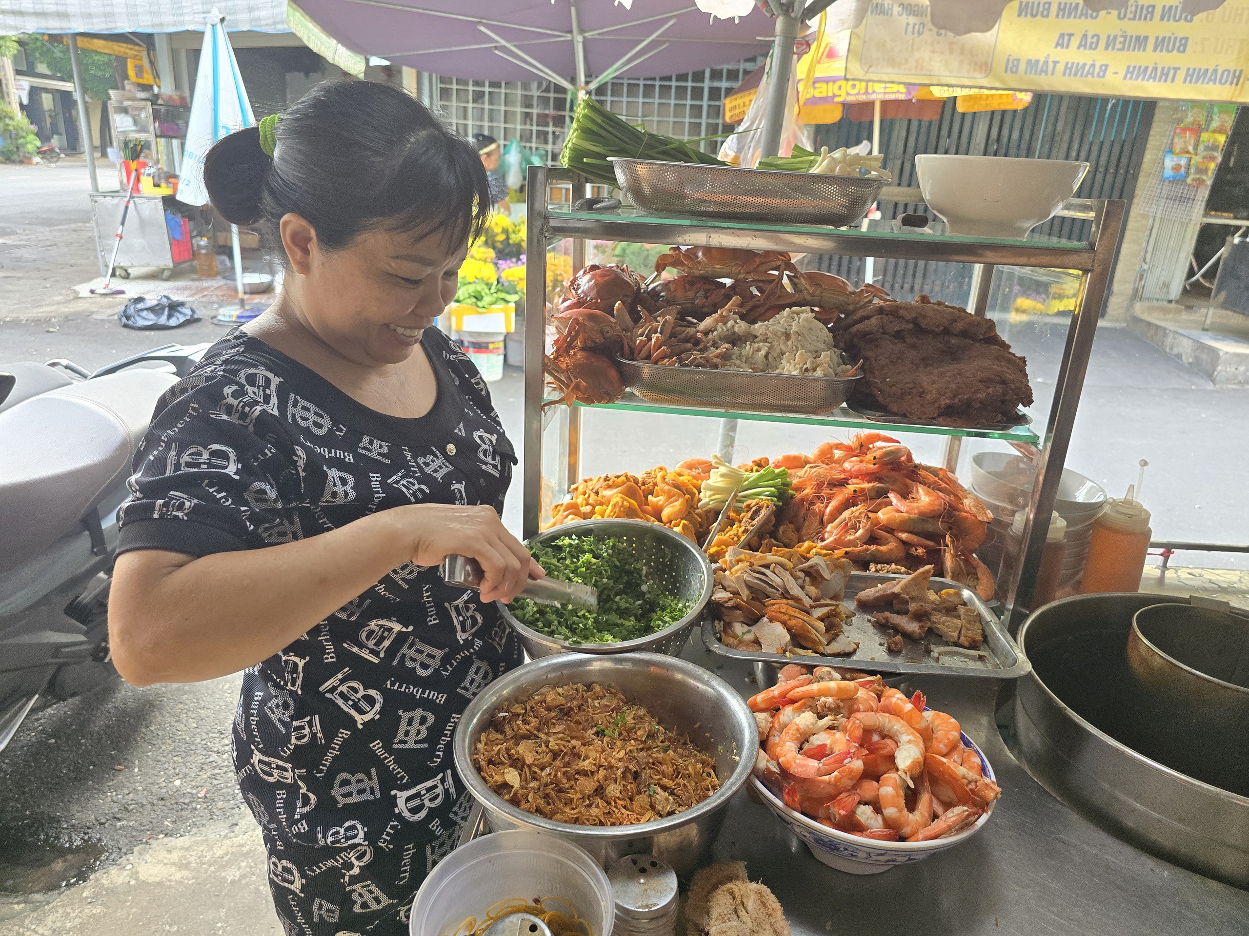 Nhiều chủ qu&aacute;n ở TP HCM đau đầu với những kh&aacute;ch h&agrave;ng 