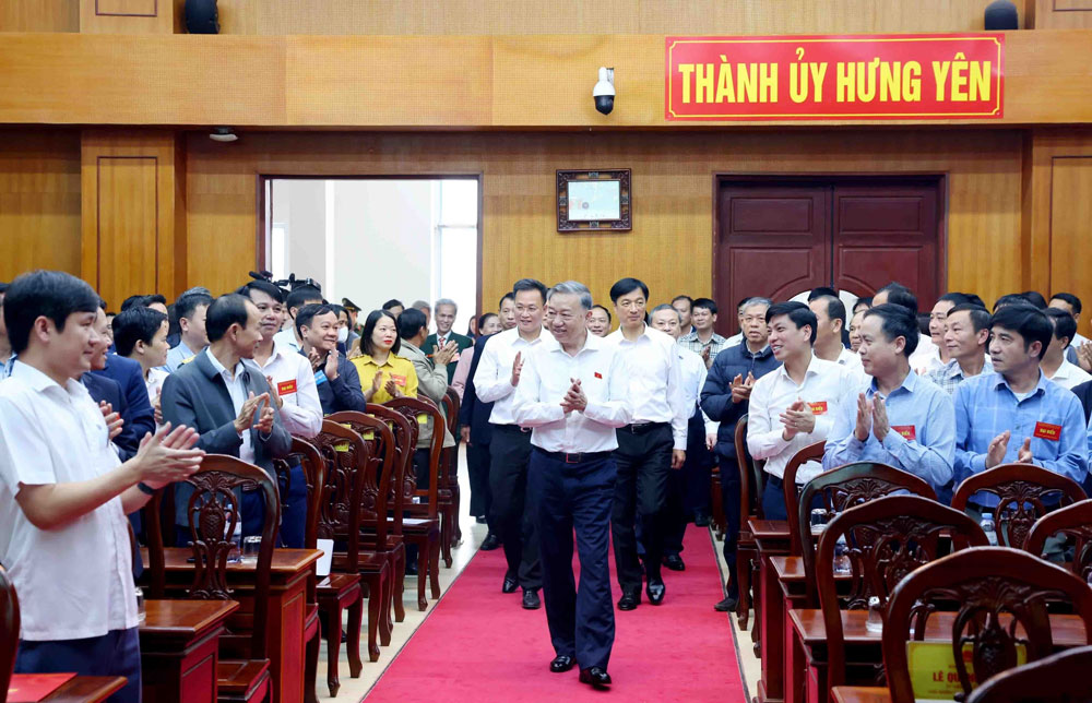 Tổng B&iacute; thư T&ocirc; L&acirc;m mong muốn tỉnh Hưng Y&ecirc;n tiếp tục ph&aacute;t huy tinh thần đo&agrave;n kết, đẩy mạnh ph&aacute;t triển kinh tế. Ảnh: TTXVN
