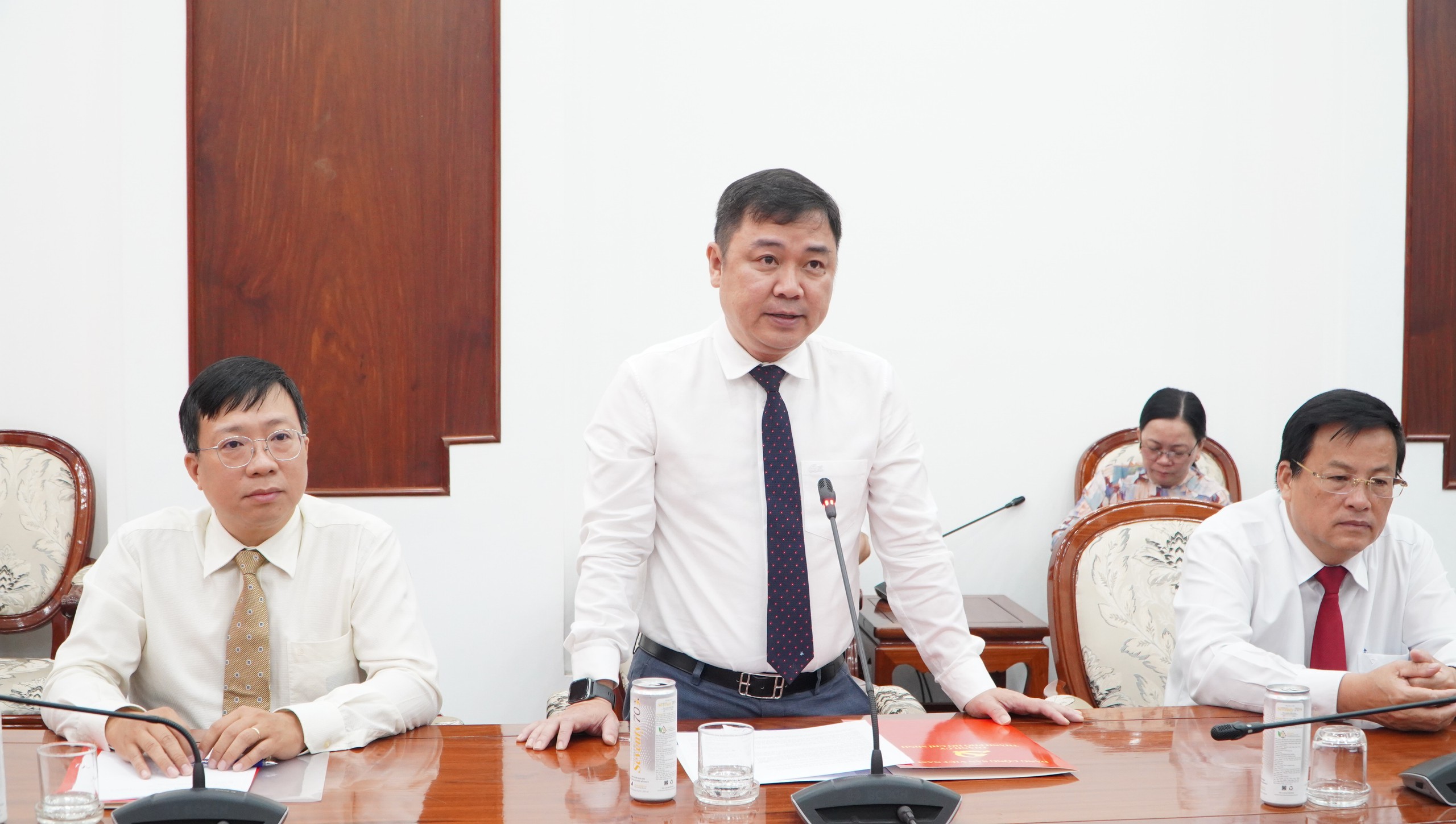 &Ocirc;ng Trương Tuấn Anh giữ chức Ph&oacute; B&iacute; thư Đảng ủy C&ocirc;ng ty Đầu tư T&agrave;i ch&iacute;nh nh&agrave; nước TP HCM- Ảnh 2.
