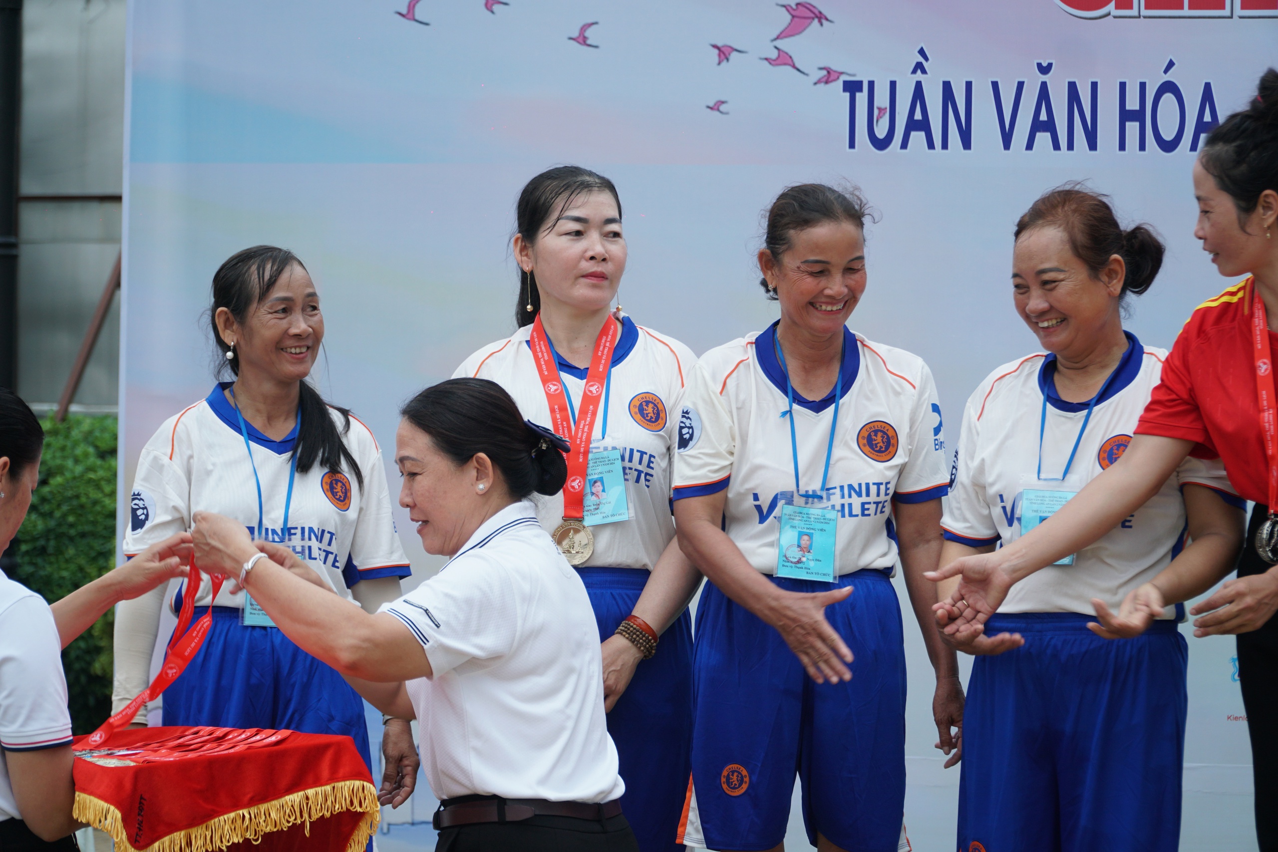 B&aacute;m đuổi quyết liệt tại Giải Đua xuồng ba l&aacute; ở Long An- Ảnh 25.