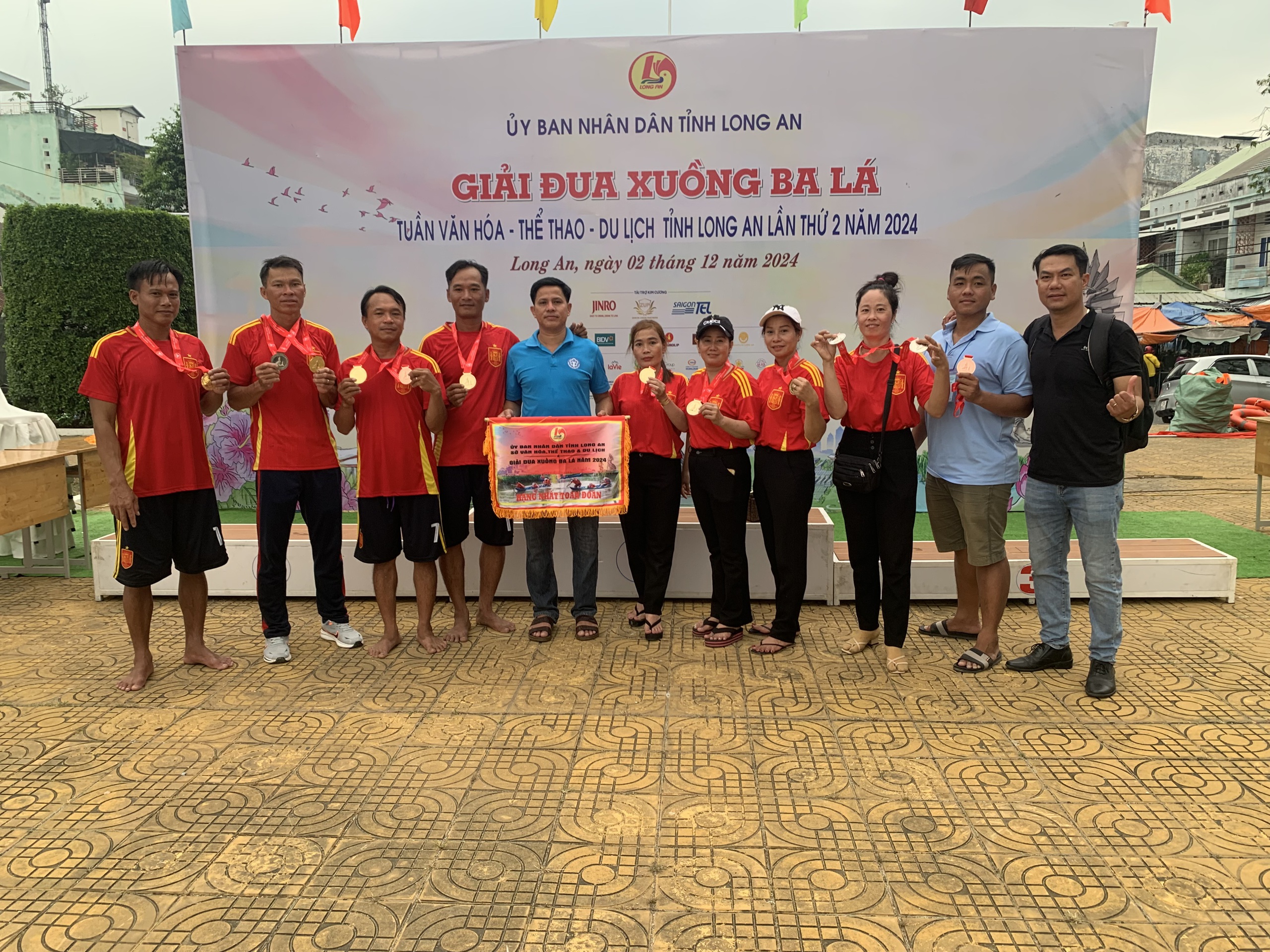 B&aacute;m đuổi quyết liệt tại Giải Đua xuồng ba l&aacute; ở Long An- Ảnh 27.