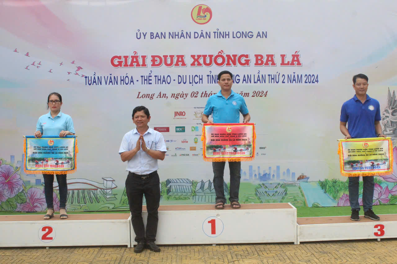 B&aacute;m đuổi quyết liệt tại Giải Đua xuồng ba l&aacute; ở Long An- Ảnh 28.