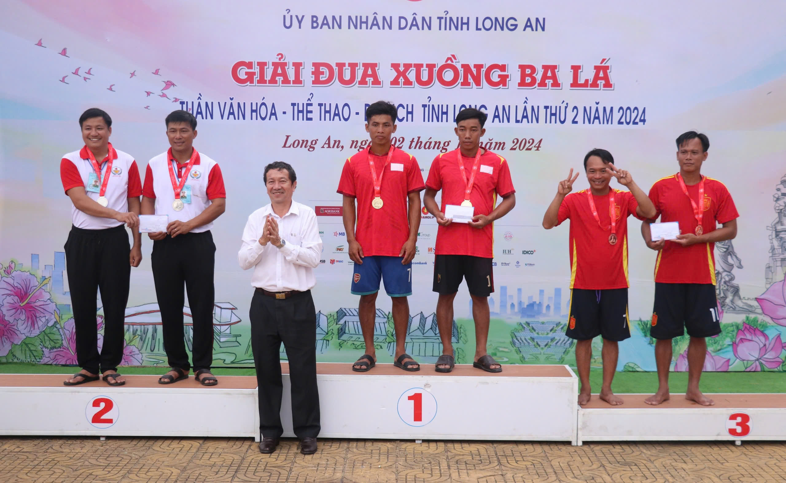 B&aacute;m đuổi quyết liệt tại Giải Đua xuồng ba l&aacute; ở Long An- Ảnh 29.