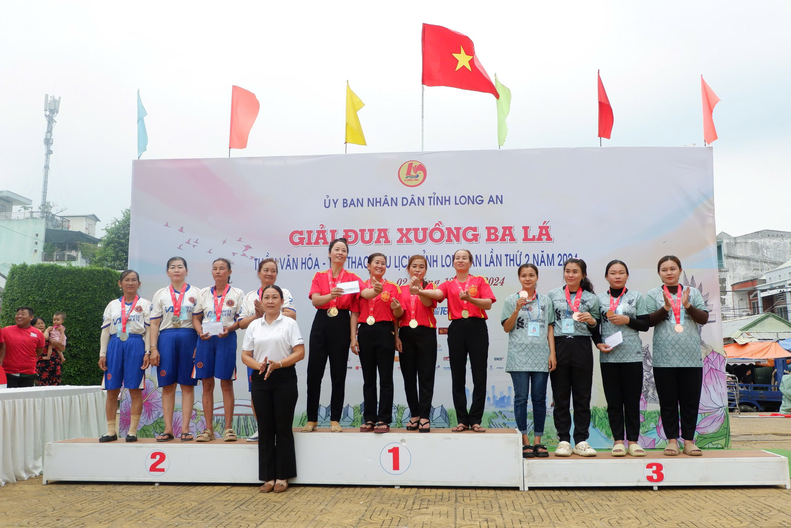 B&aacute;m đuổi quyết liệt tại Giải Đua xuồng ba l&aacute; ở Long An- Ảnh 31.
