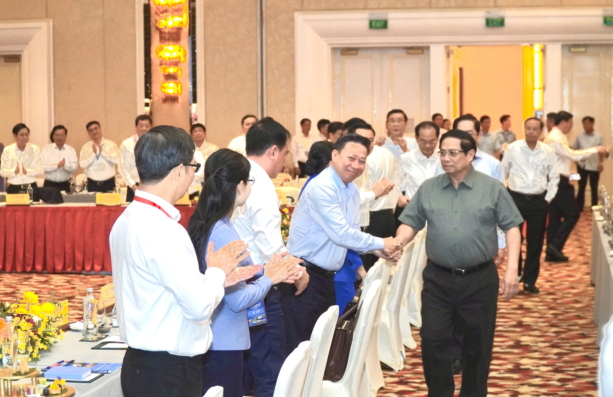 Thủ tướng chủ tr&igrave; hội nghị b&agrave;n giải ph&aacute;p tăng trưởng kinh tế 2 con số v&ugrave;ng Đ&ocirc;ng Nam Bộ- Ảnh 1.