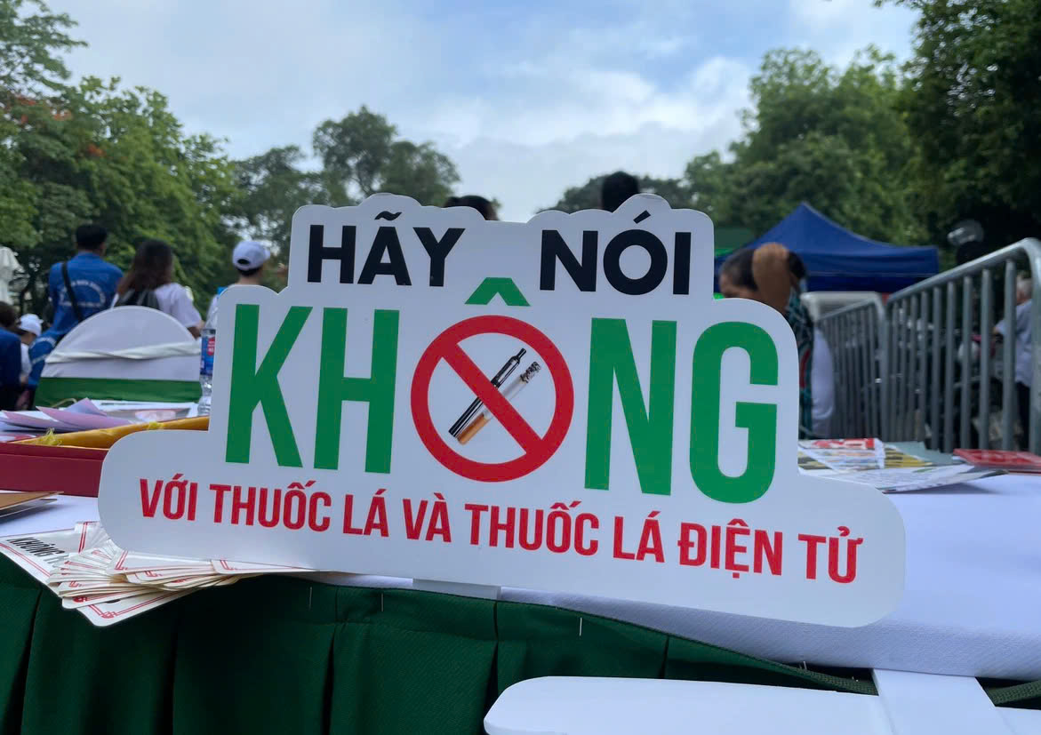 Cấm thuốc l&aacute; điện tử từ năm 2025- Ảnh 4.