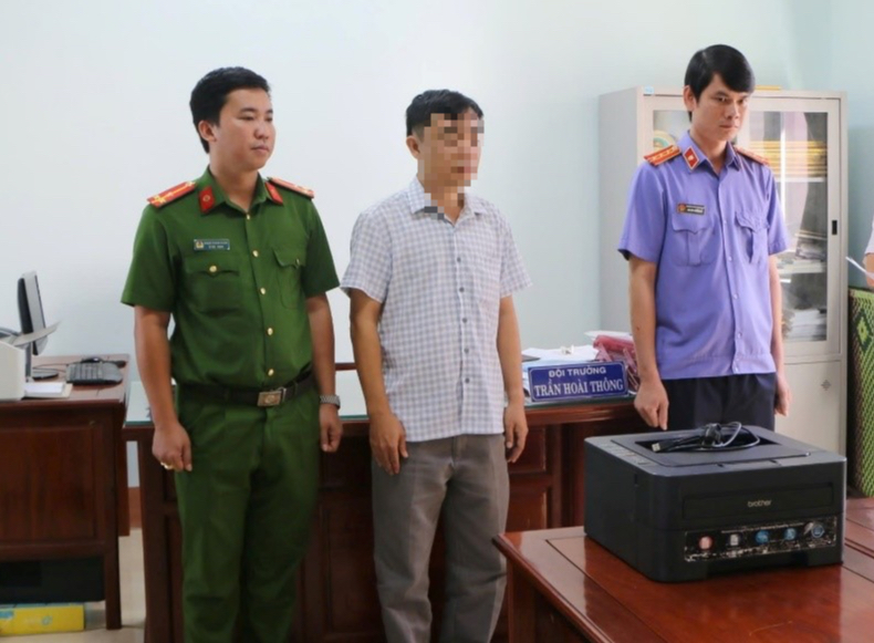 Kh&aacute;m x&eacute;t nơi l&agrave;m việc, cấm đi khỏi nơi cư tr&uacute; đối với 4 c&aacute;n bộ ở B&igrave;nh Phước- Ảnh 1.