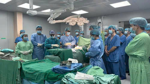 Ca phẫu thuật đặc biệt l&uacute;c 2 giờ s&aacute;ng tại Bệnh viện Đa khoa tỉnh B&igrave;nh Dương- Ảnh 1.