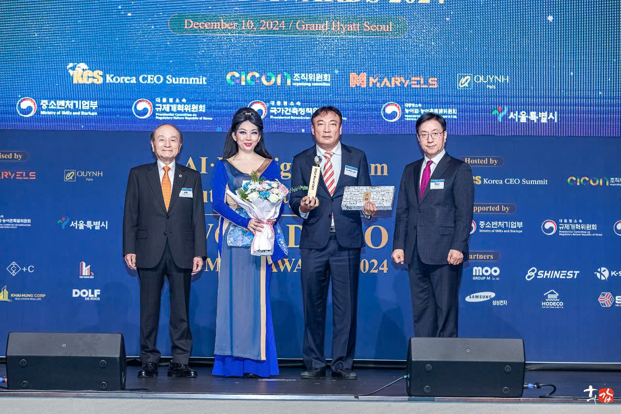 Tiến sĩ, NTK Quỳnh Paris trao giải thưởng “Quả cầu vàng” tại Hàn quốc- Ảnh 1.