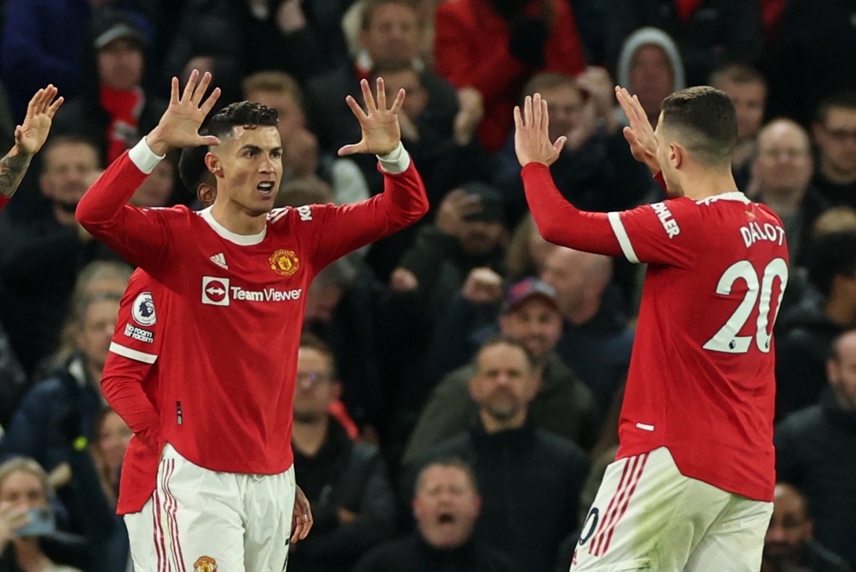 Ronaldo ng&oacute; lơ Rashford, chỉ ra 3 cầu thủ Man United chuy&ecirc;n nghiệp nhất- Ảnh 1.