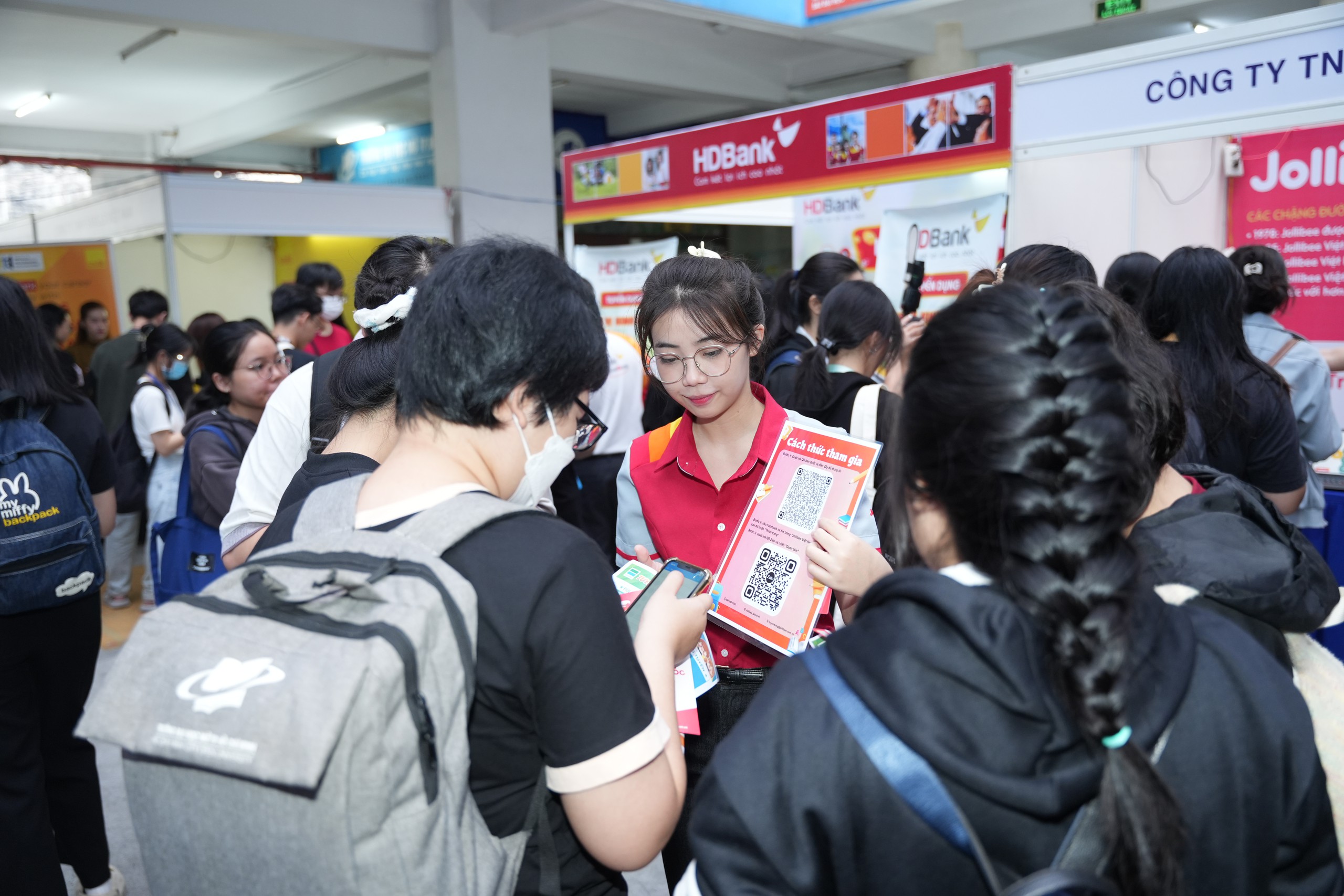 Ng&agrave;nh nghề n&agrave;o sẽ &ldquo;kh&aacute;t&rdquo; nh&acirc;n lực trong năm 2025?- Ảnh 2.